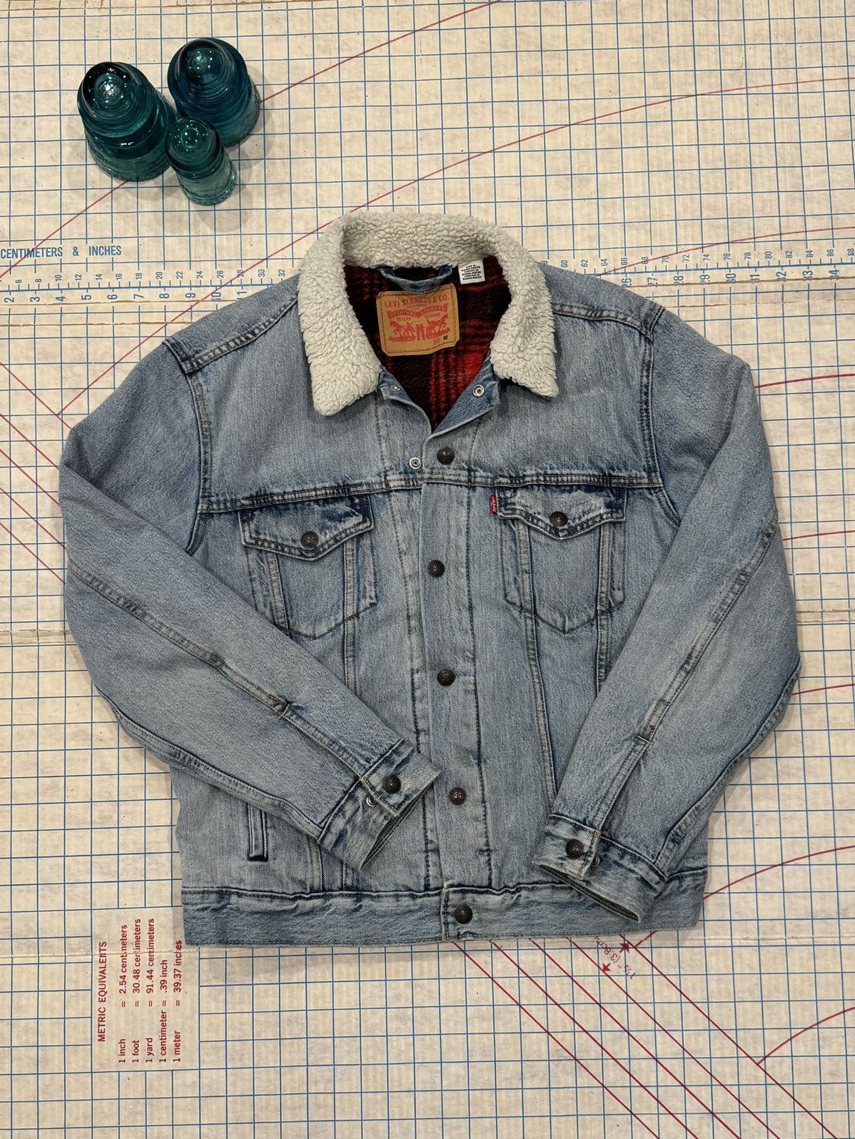 Levi's Levi’s Plaid Lined Denim Jacket Mens Size Medium Light Wash Size US M / EU 48-50 / 2 - 10 Thumbnail