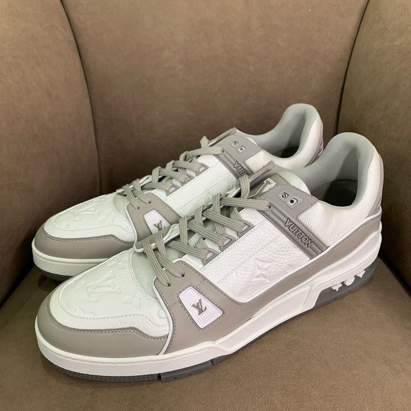 Louis Vuitton Louis Vuitton Classic Print Fashion Sneakers for Men 0079 Size US 11 / EU 44 - 1 Thumbnail