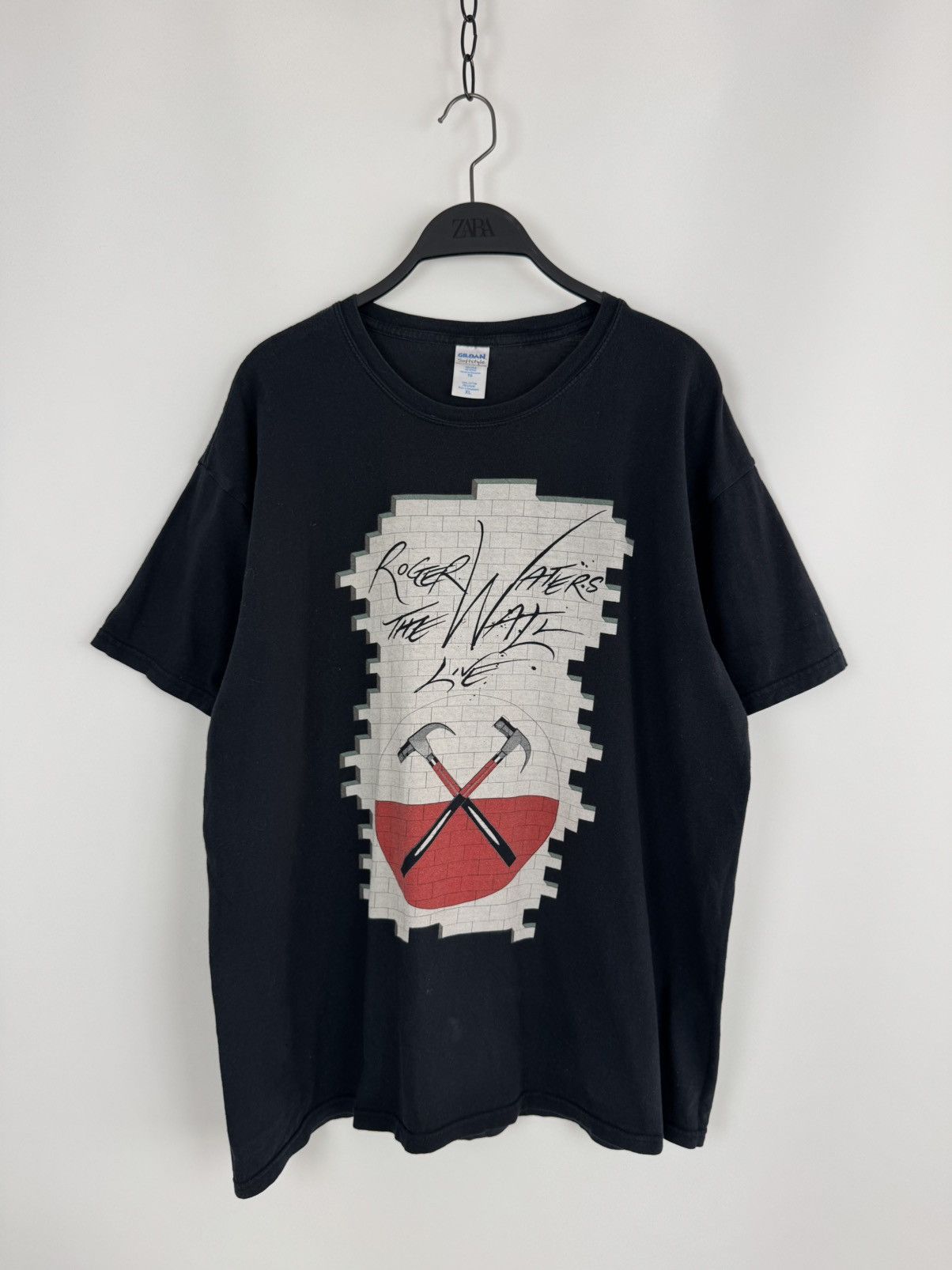 Band Tees 2011 Roger Waters The Wall Live London Tour T-Shirt Size US XL / EU 56 / 4 - 1 Thumbnail