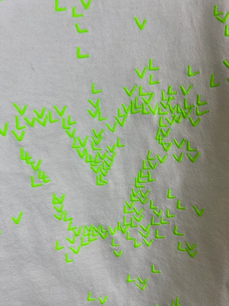 Louis Vuitton Louis Vuitton Small plane embroidered logo short sleeve Size US S / EU 44-46 / 1 - 3 Thumbnail