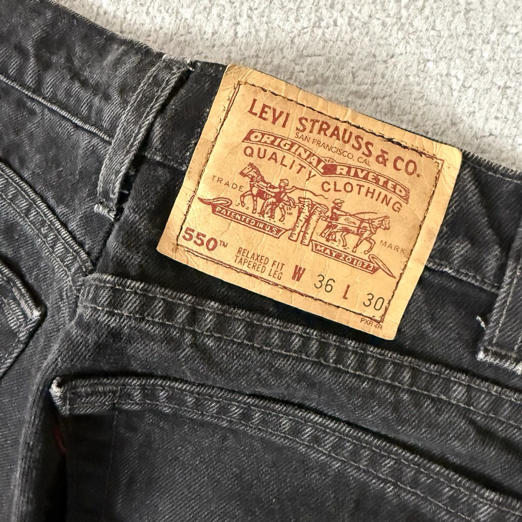 Levi's VINTAGE Levi's 550 Jeans Straight Men 36 Inseam 28 Dark Denim Black Relaxed Fit 550 500 Series Grunge Pockets 31 Inseam Altered 30x30 36x30 Size US 36 / EU 52 - 5 Thumbnail