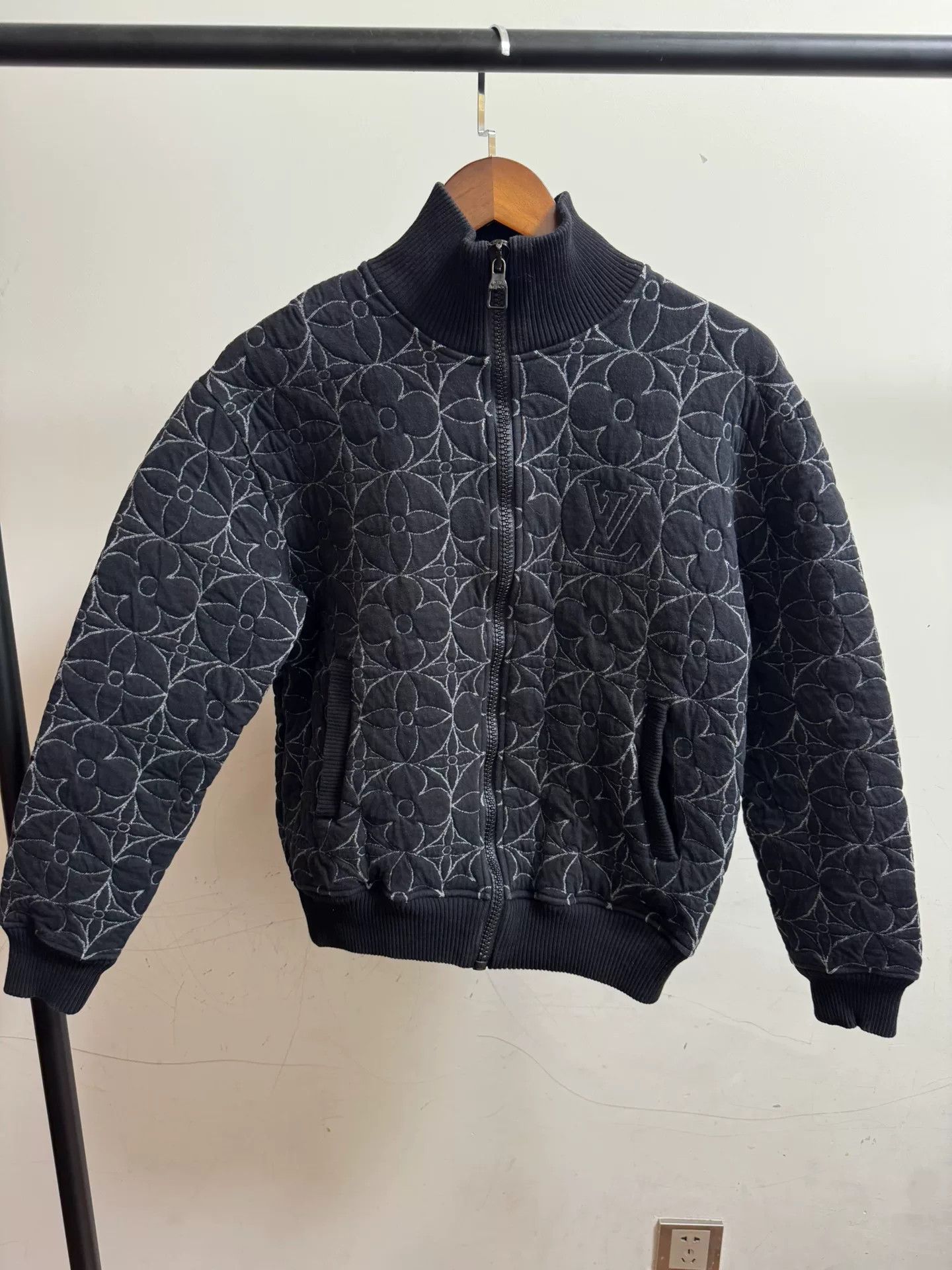 Louis Vuitton Louis Vuitton Flower Embroidered Quilted Jacket Size S Size US S / EU 44-46 / 1 - 1 Thumbnail