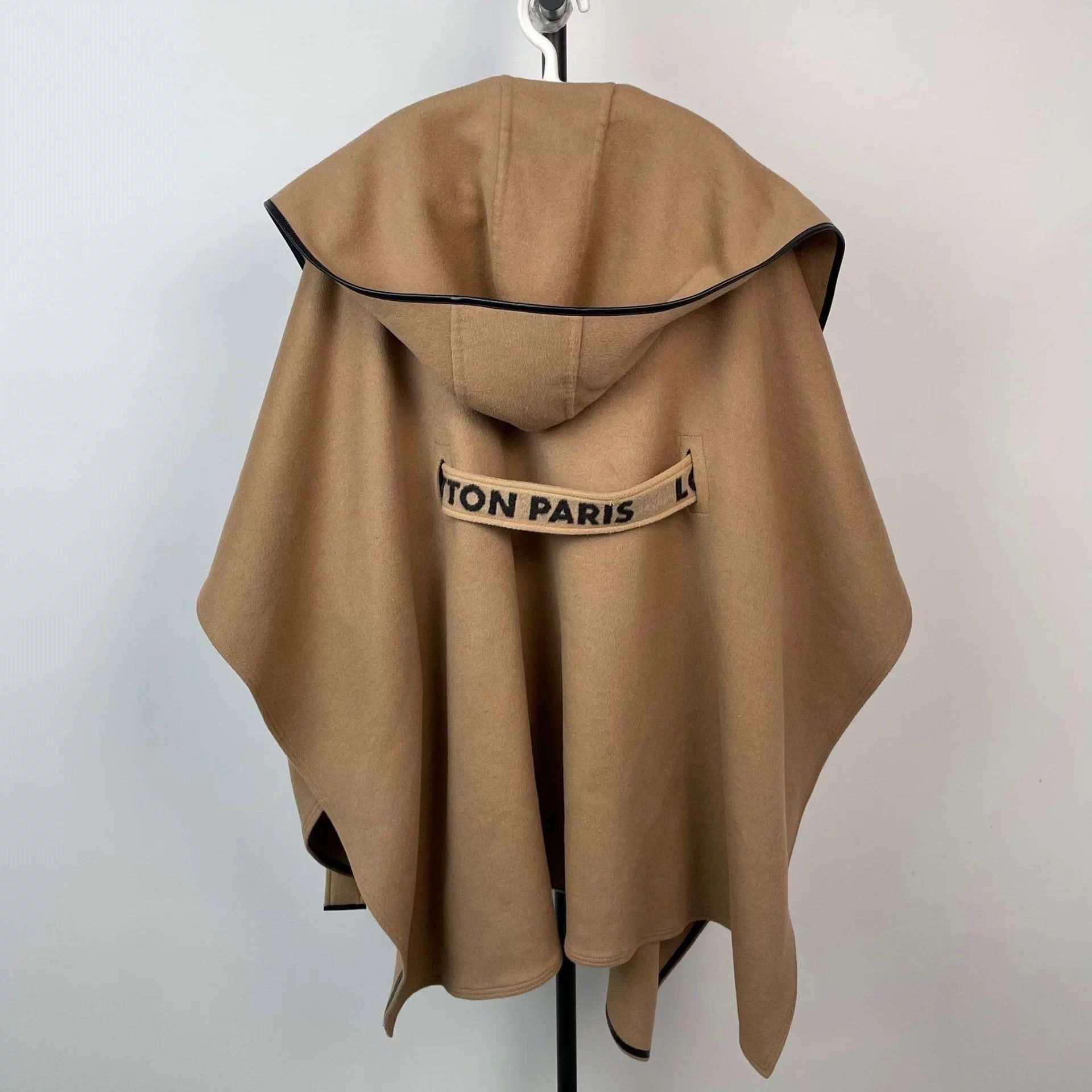 Louis Vuitton LV hooded camel 32 cape coat Size XXS / US 00 / IT 34 - 2 Thumbnail