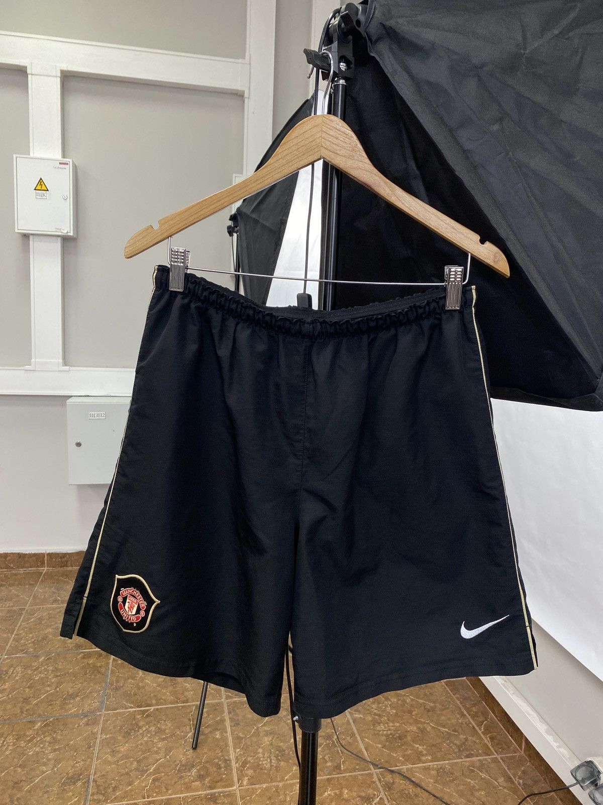 Nike Vintage 90s Nike Manchester United Soccer Shorts rare retro Size US 32 / EU 48 - 1 Thumbnail