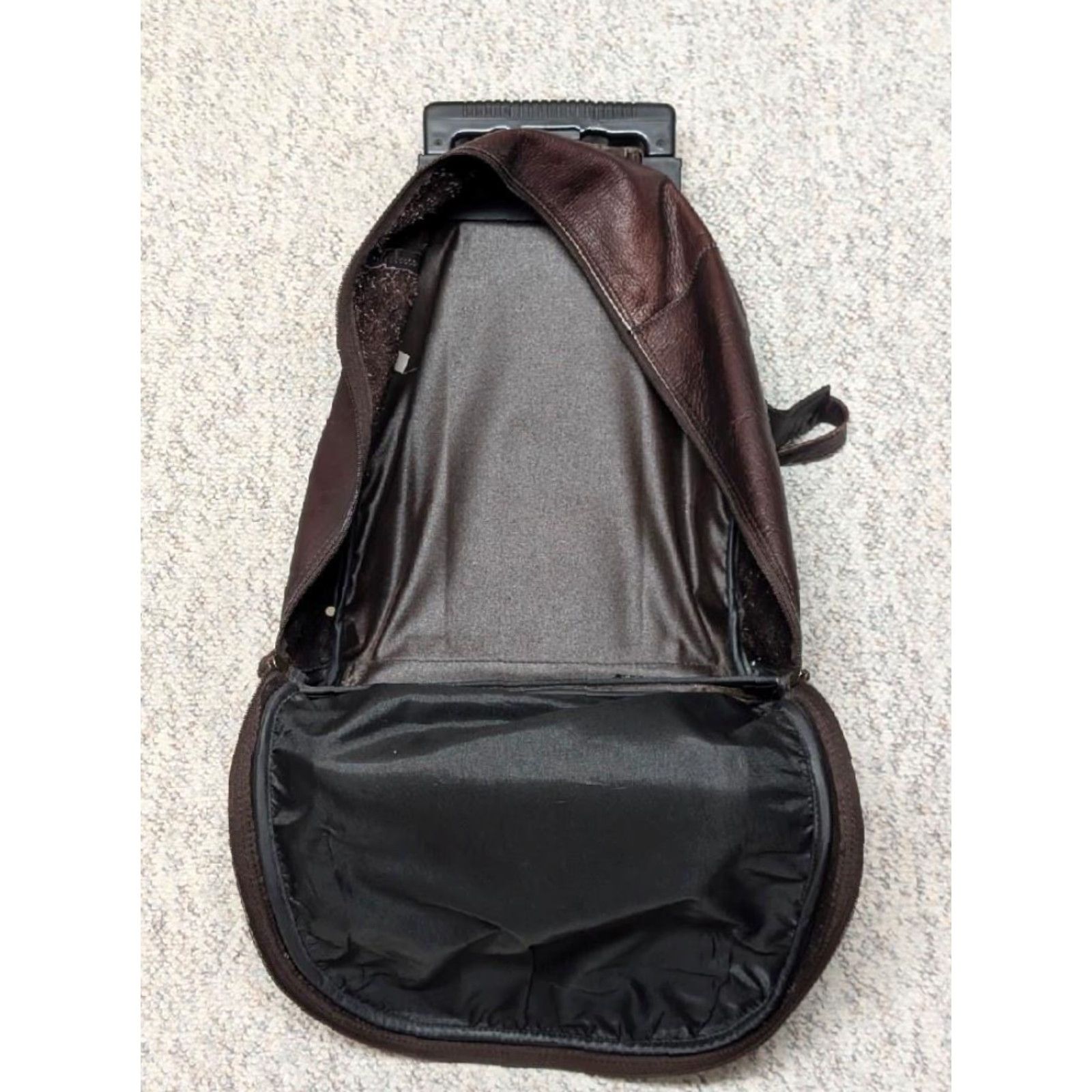 Vintage VINTAGE COLUMBIA LEATHER BACKPACK Brown Leather Cowhide Travel Rollin g Carry-on Unisex Adults Medium 18x14x8" Backpack Brown 90s 2000s Mens Women s Size ONE SIZE - 3 Thumbnail