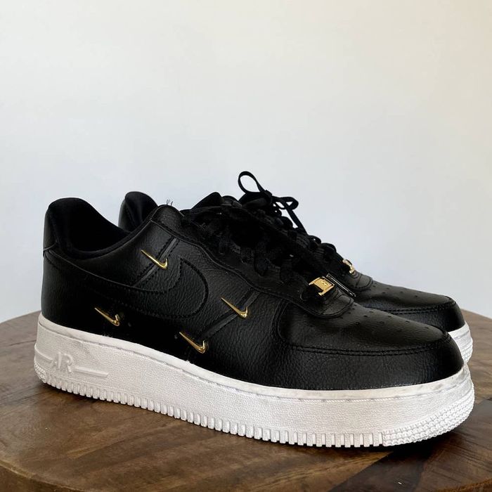 Nike Women's Air Force 1 '07 LX Sisterhood Shoes