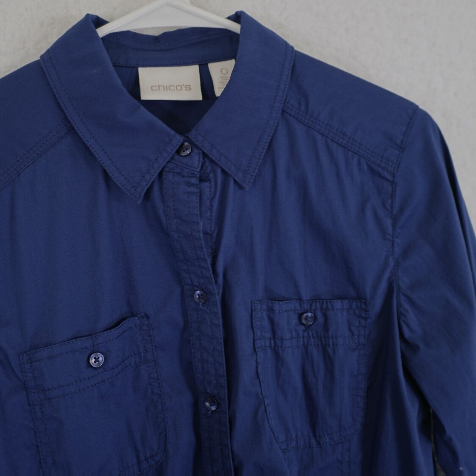 Chicos Chico's Blue Pocket Button Front Dress Shirt Size 0 Size XS / US 0-2 / IT 36-38 - 2 Thumbnail