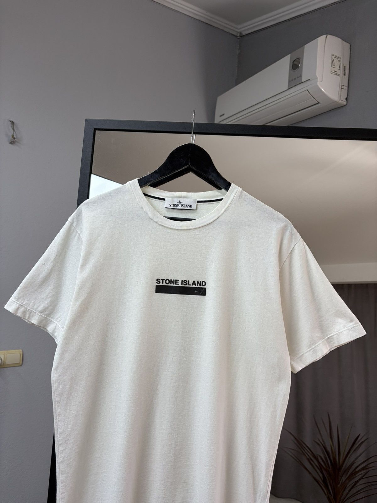 Stone Island Stone Island Logo T-Shirt White Minimal Graphic Tee Luxury Size US M / EU 48-50 / 2 - 5 Thumbnail