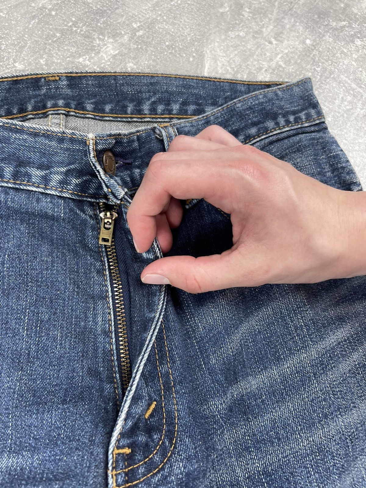 Japanese Brand × Levi's Vintage Clothing × Vintage Levi’s 505 Rare 90s Japanese Blue Faded Jeans Made in Japan Size US 31 - 10 Thumbnail