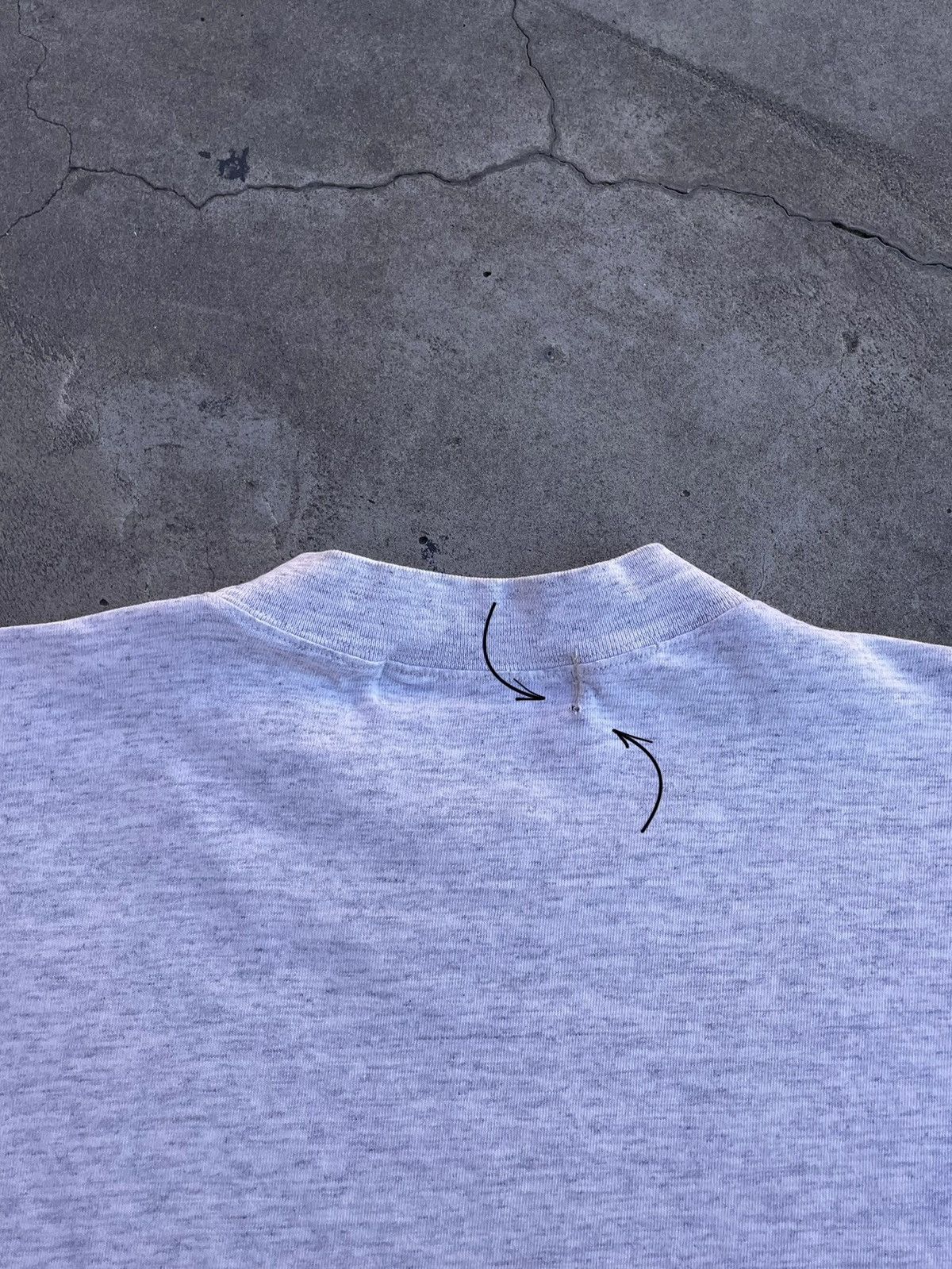 Vintage 1990s Kissing: Vintage Boxy T-Shirt, Double Stitch Size US L / EU 52-54 / 3 - 8 Thumbnail