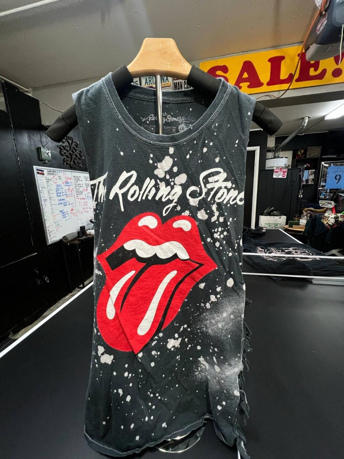 The Rolling Stones Rolling Stone Classic Tongue Black Splattered sizeL Licensed Size US L / EU 52-54 / 3 - 1 Thumbnail