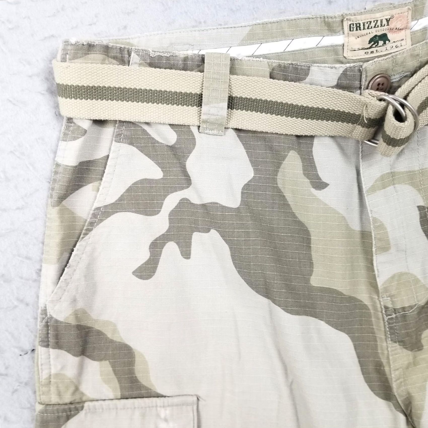 Vintage Grizzly Cargo Shorts Mens 36 Beige Camo Ripstop Outdoor Hiking Belted Cotton Size US 36 / EU 52 - 2 Thumbnail