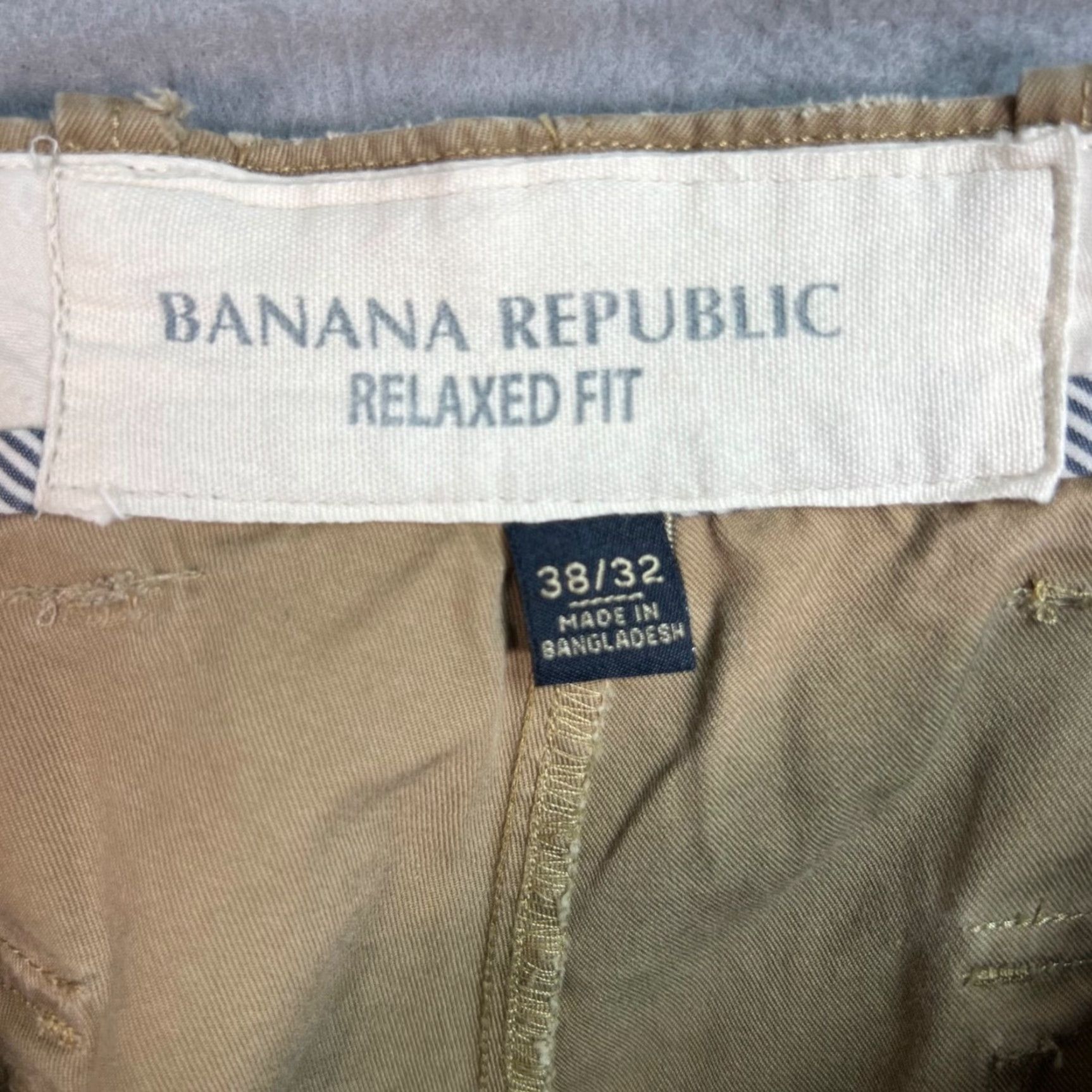 Banana Republic VINTAGE Banana Republic Khaki Pants Mens Relaxed Fit 38 Regular Beige Cotton Front Flat Pockets 28 Inseam 38x28 Simple Front Men's Pants Size US 38 / EU 54 - 3 Thumbnail