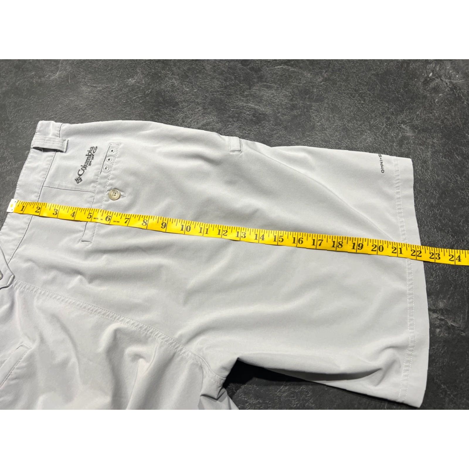Vintage Columbia Mens Shorts 36 Grey Chino Cargo Pocket Fishing Ten Inch Inseam Regular Waist 38 Belt Loops Pockets Logo Size US 36 / EU 52 - 6 Thumbnail