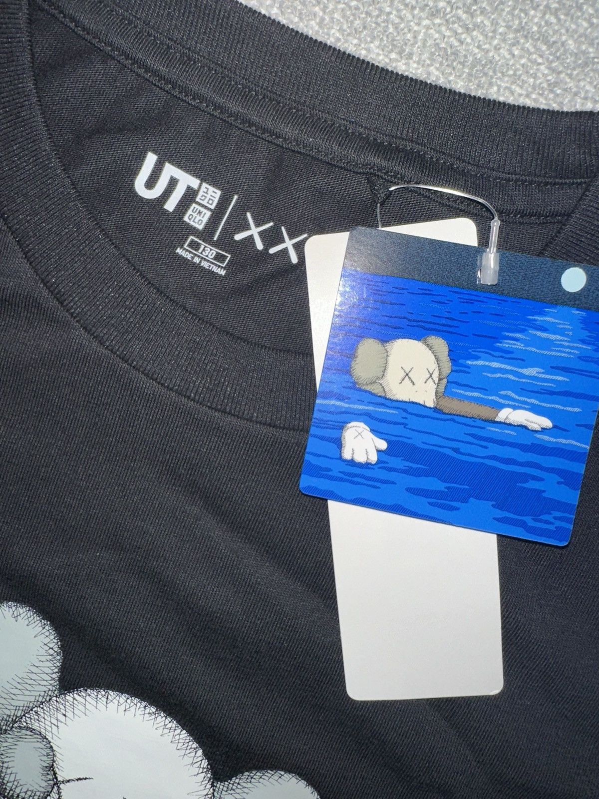 Kaws (Kids Size Small) KAWS x Uniqlo UT Short Sleeve Graphic Tee Size US XXS / EU 40 - 3 Thumbnail