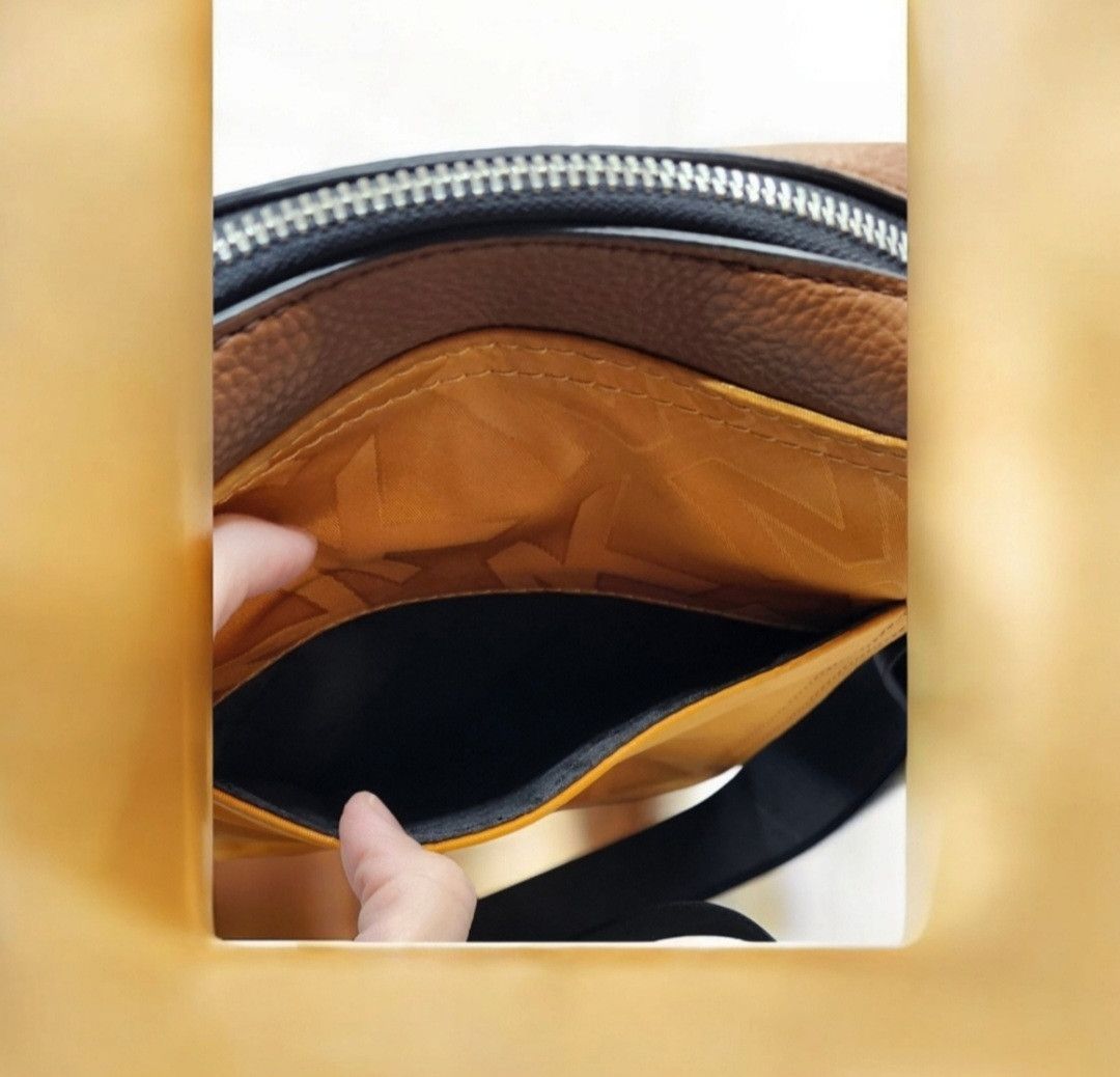 Michael Kors Michael Kors Crossbody/Messenger/Travel/Flight Bag Size ONE SIZE - 5 Thumbnail