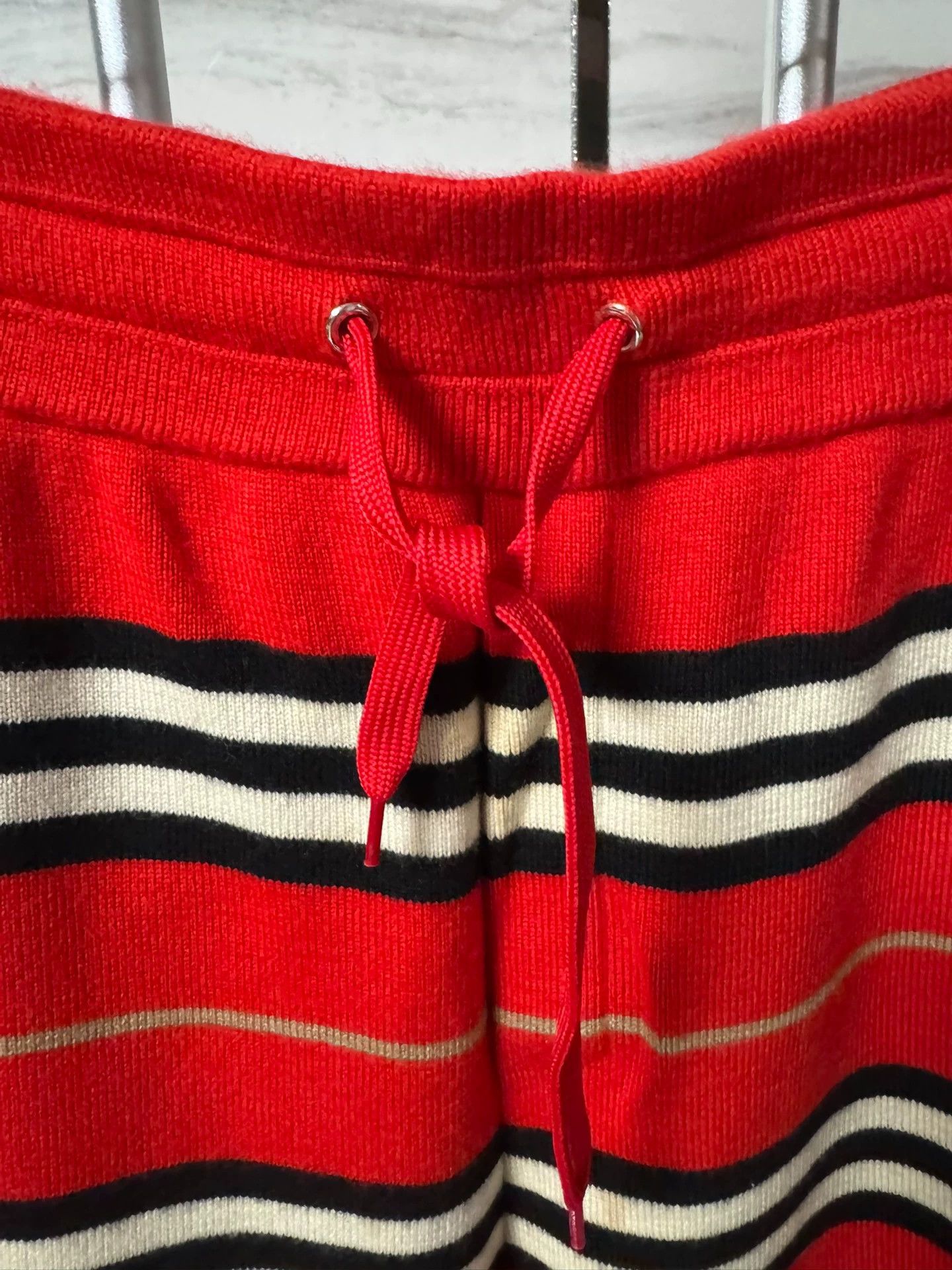 Burberry Burberry short like new with minor juice stain Size US 34 / EU 50 - 5 Thumbnail