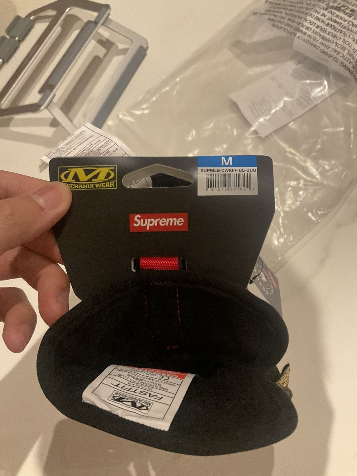 Supreme Supreme Mechanix Fastfit MLB Team Gloves Black Size 32 - 5 Thumbnail