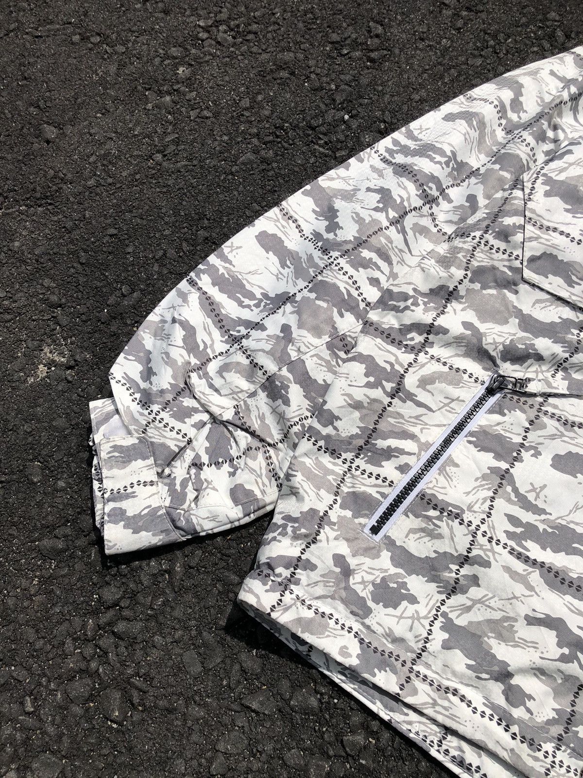 Japanese Brand Japanese Brands Kissmark Camo Colourway Ski Jacket Size US L / EU 52-54 / 3 - 9 Thumbnail