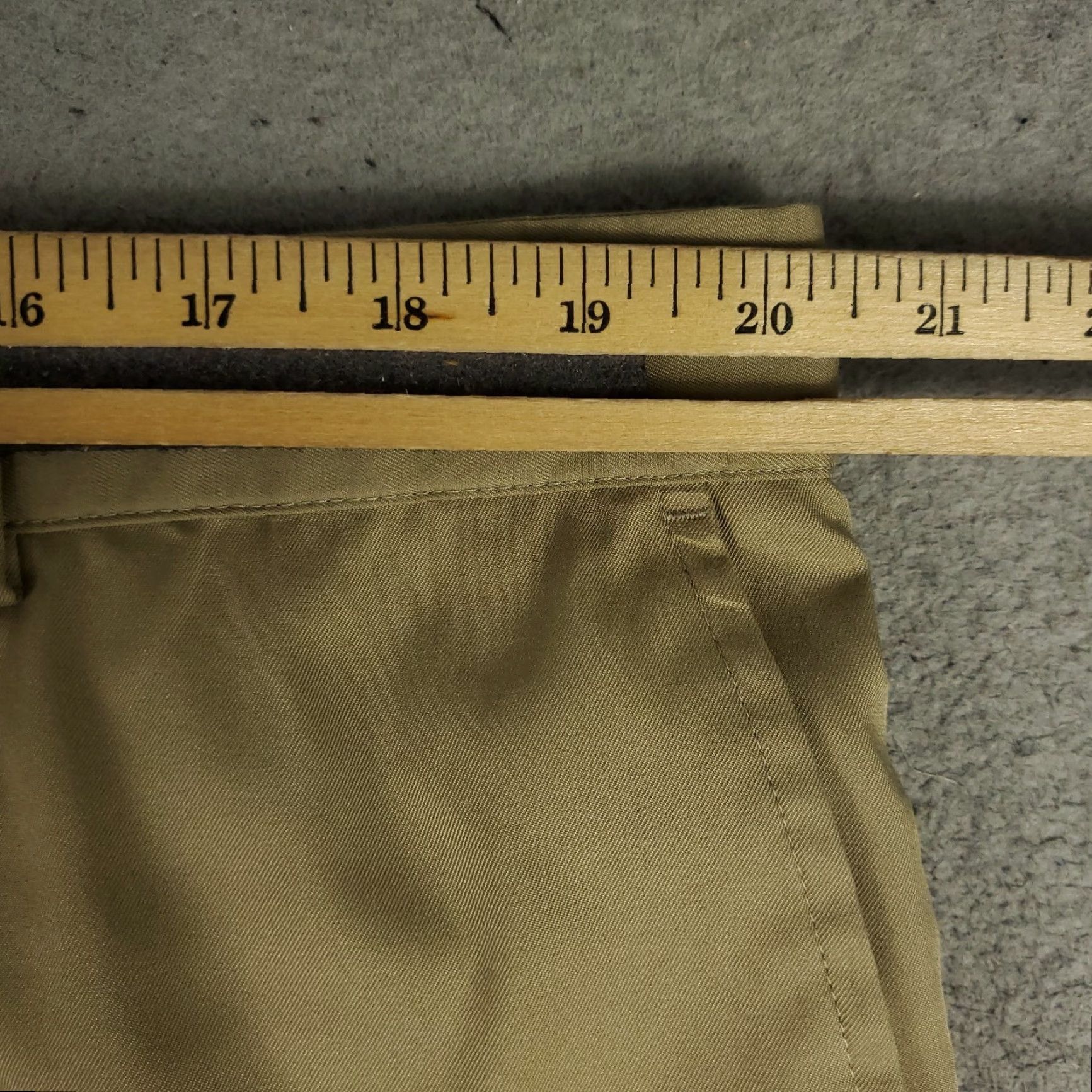 Nike Nike Shorts Mens Size 40 Beige Swoosh Golf Dri Fit Casual Flat Front Chino Size US 40 / EU 56 - 4 Thumbnail