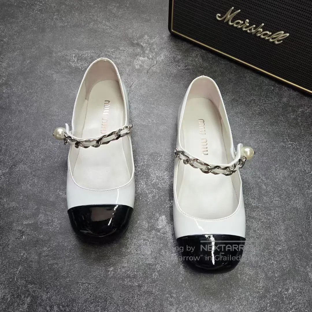 Miu Miu Miu Miu Patent leather flat Mary Jane shoes with pearl buc Size US 4 / IT 34 - 1 Thumbnail