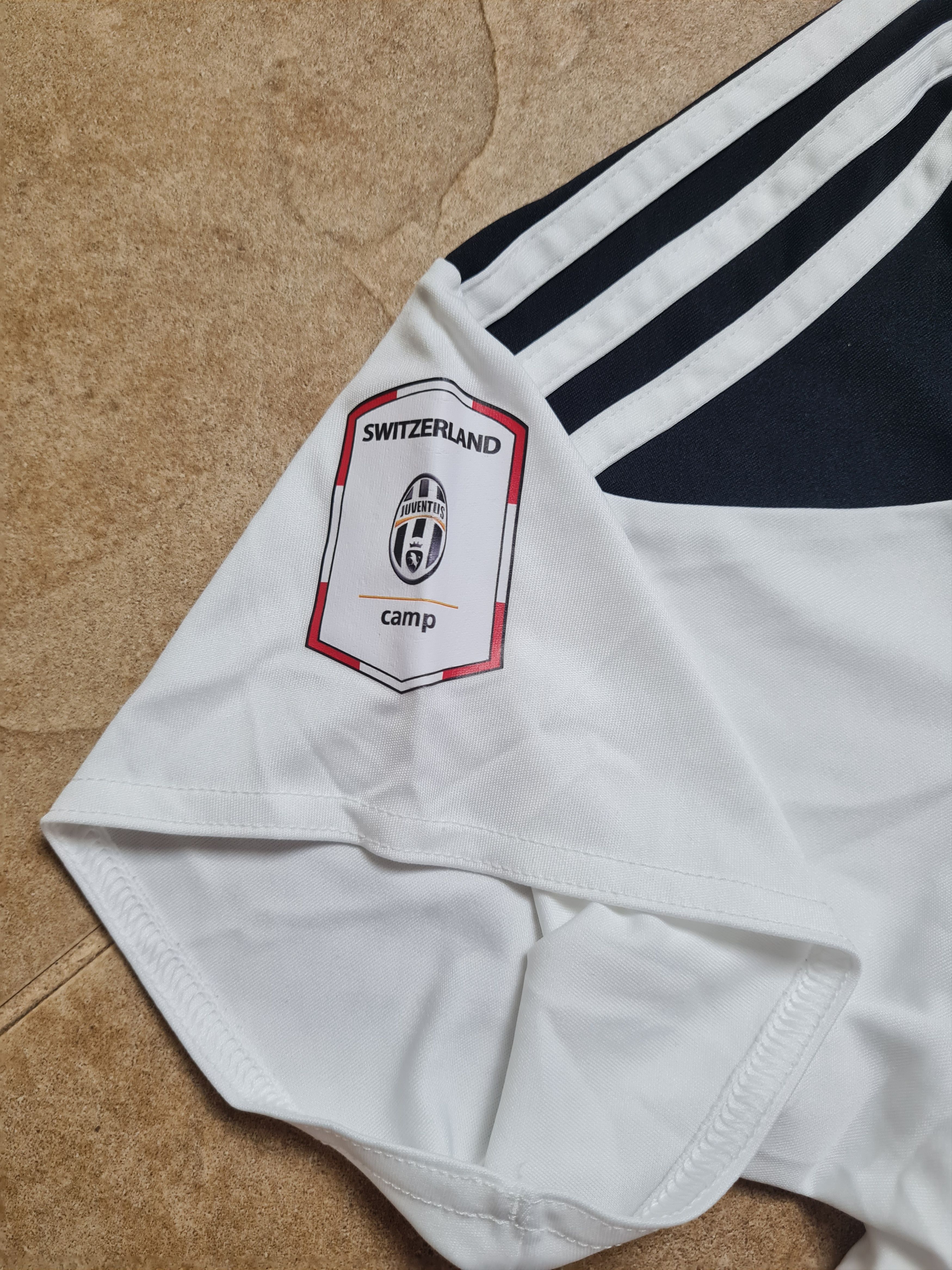 Adidas JUVENTUS 2015-16 HOME FOOTBALL SOCCER JERSEY ACADEMY ADIDAS Size US M / EU 48-50 / 2 - 14 Thumbnail