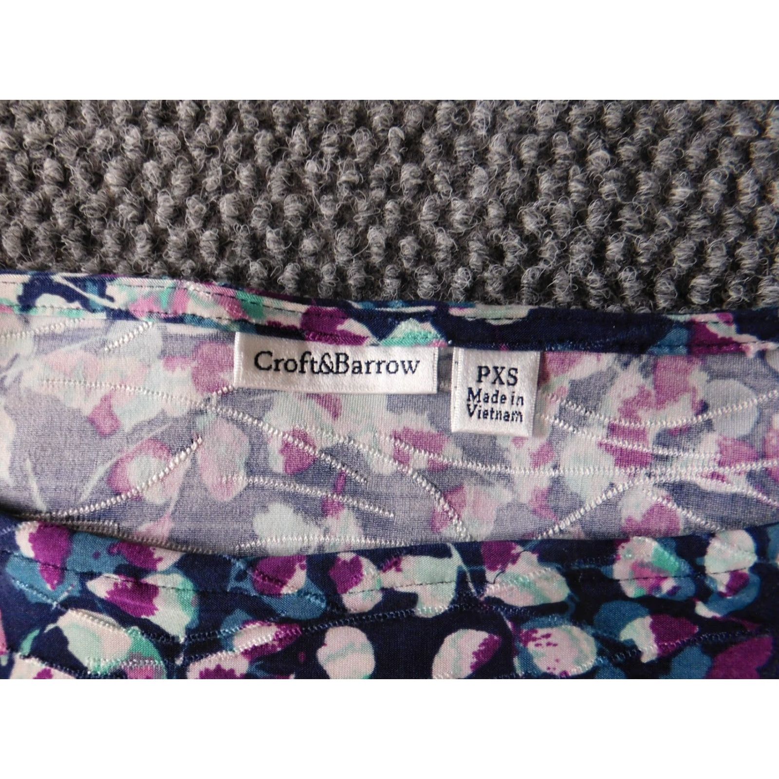 Croft & Barrow Croft & Barrow Womens Blouse PXS Petites blue floral graphic stretch polyester Blouse Casual Blue Womens Petites XS? Wait. Size XS / US 0-2 / IT 36-38 - 4 Thumbnail