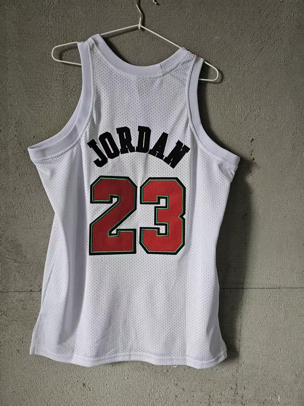 NBA Michael Jordan Jersey Chicago Bulls 23 Double Stitched White Size US XL / EU 56 / 4 - 1 Thumbnail