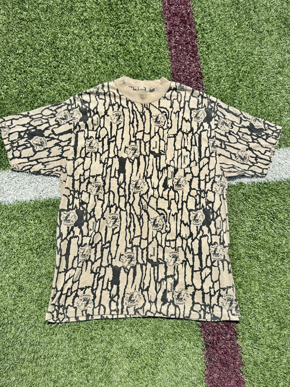 Camel × Vintage Vintage Camel Trebark All Over Print 90’s Cigarette T-Shirt Size US XL / EU 56 / 4 - 5 Thumbnail