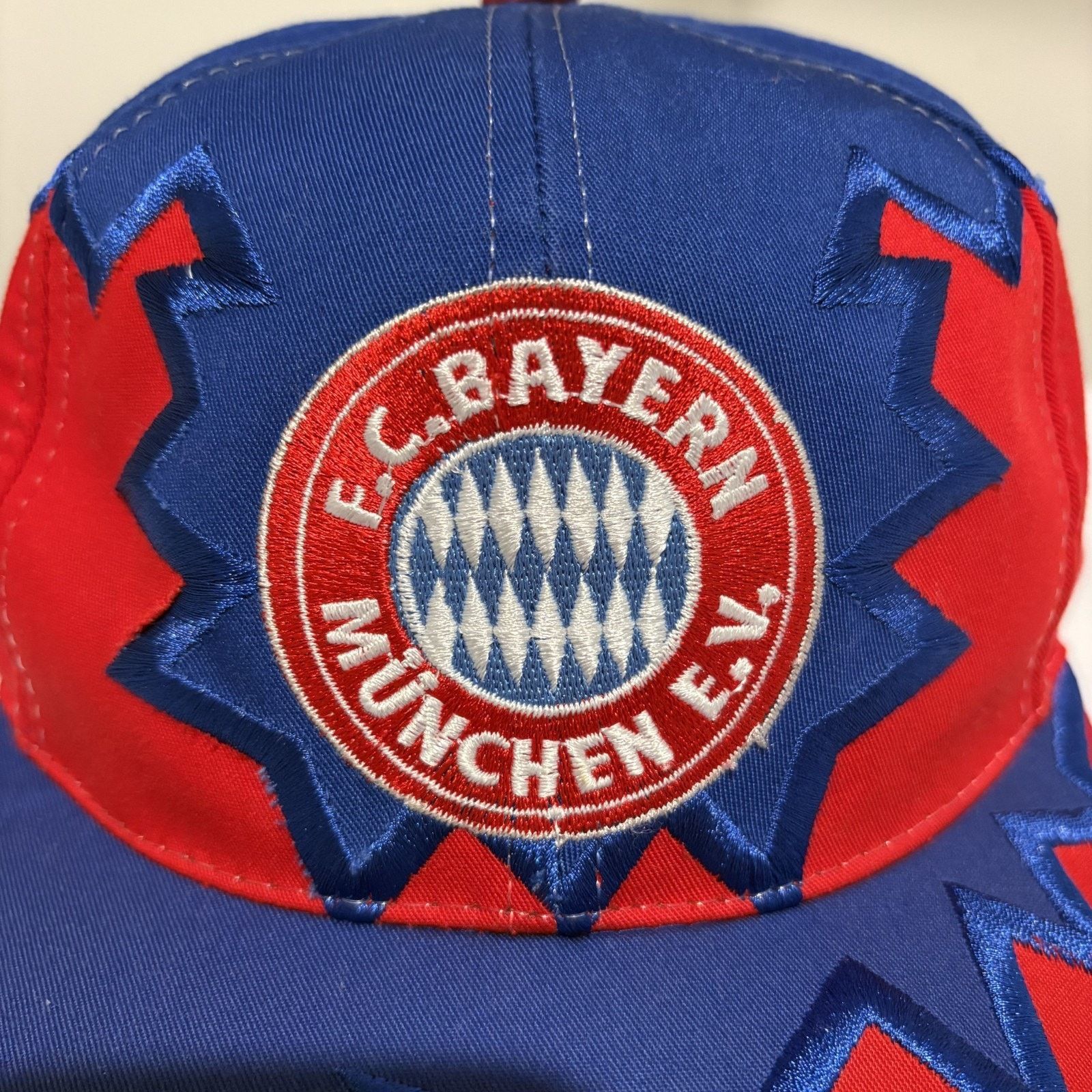 Drew Pearson × Vintage Vintage FC Bayern Munchen Jagged Edge Drew Pearson Hat Size ONE SIZE - 3 Thumbnail