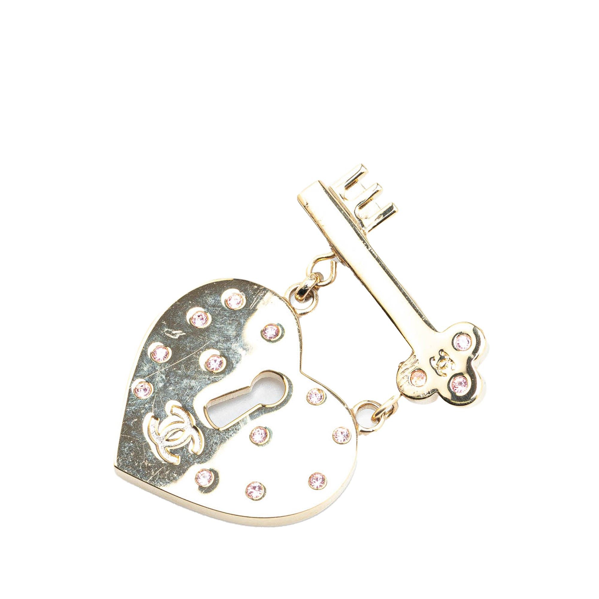 Chanel Chanel Gold Plated Heart Lock and Key Brooch Pin Gold Size ONE SIZE - 1 Thumbnail