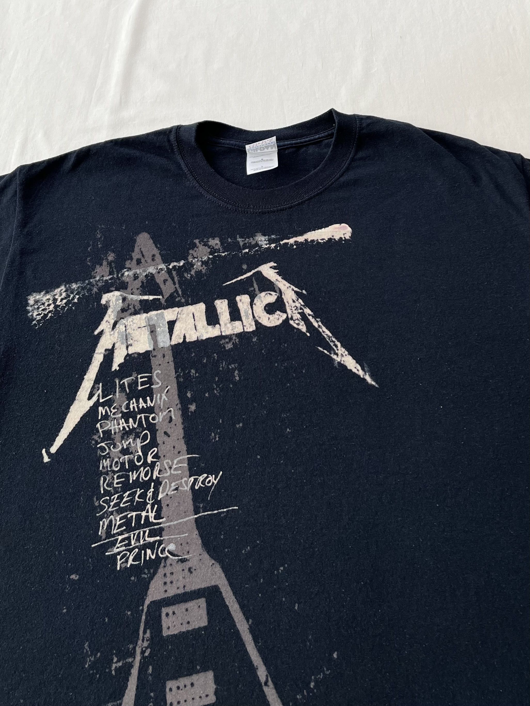 Band Tees Vintage 2006 Metallica Flying V Guitar Rock Band Y2k T-shirt Size US L / EU 52-54 / 3 - 4 Thumbnail