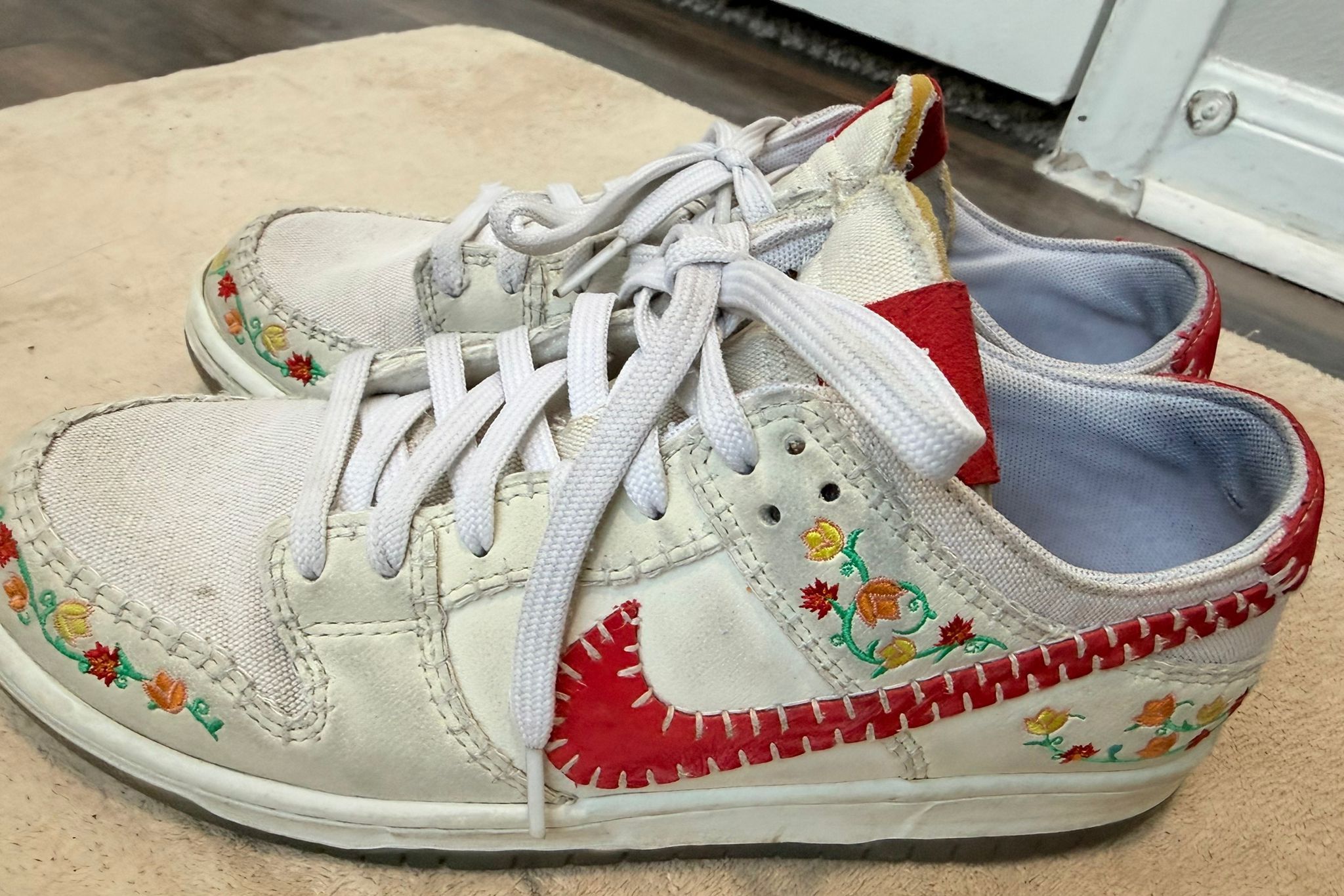 Nike Men's Size 8 Nike SB Dunk Low Decon N7, Sail University Red Size US 8 / EU 41 - 1 Thumbnail