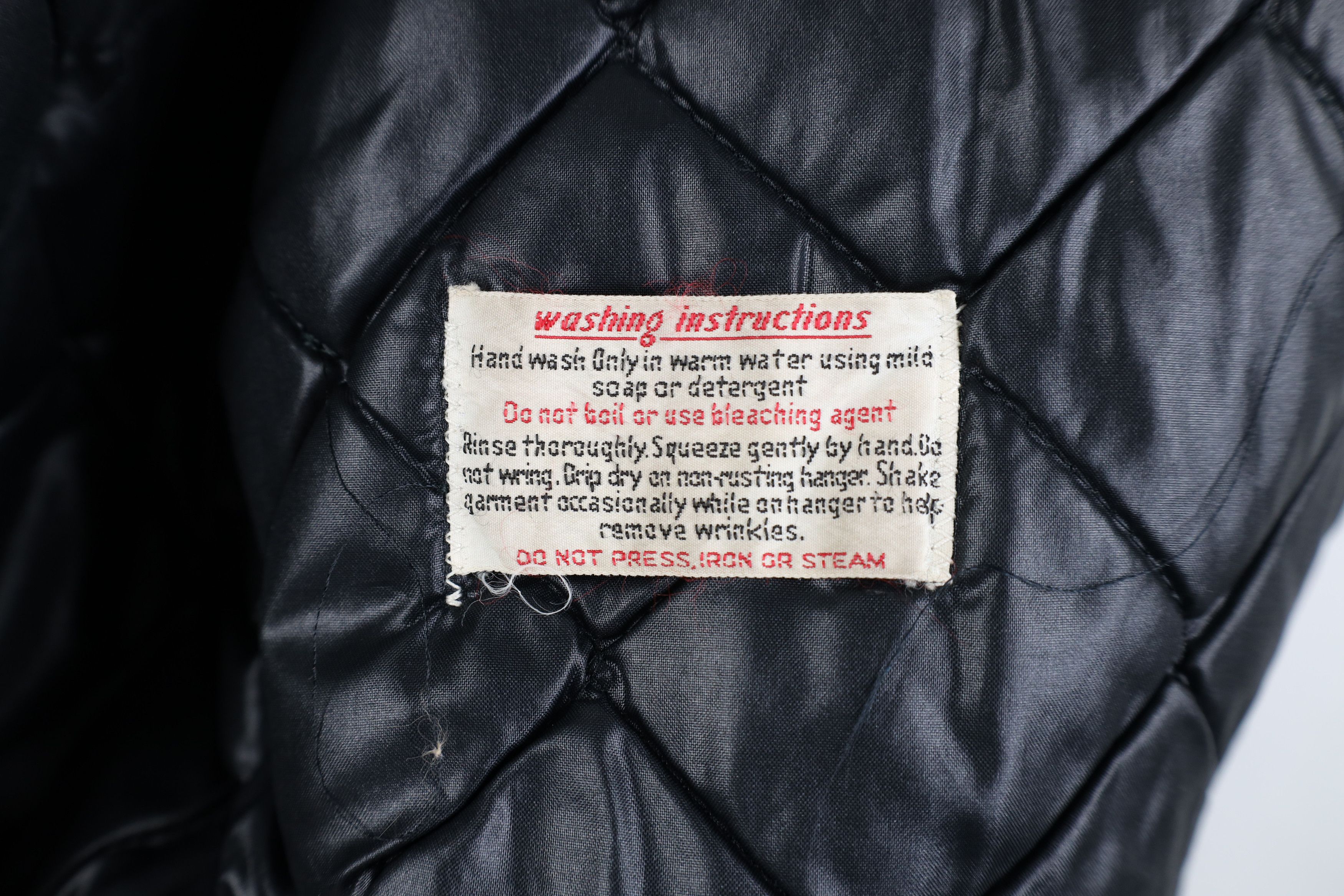 Vintage Vintage 70s Streetwear Micro Puffer Bomber Jacket Black USA Size US L / EU 52-54 / 3 - 13 Thumbnail