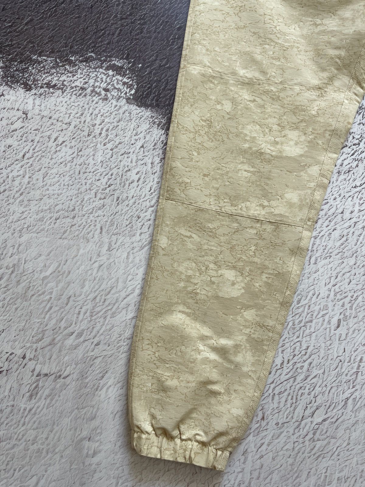 The North Face The North Face camouflage beige joggers track pants Size 30" / US 8 / IT 44 - 4 Thumbnail