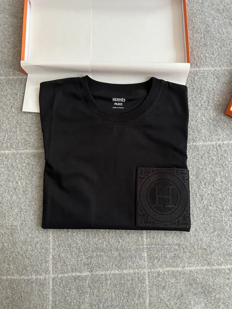Hermes Hermes Black Short-Sleeve T-Shirt with H Pocket Embroidere Size XS / US 0-2 / IT 36-38 - 2 Thumbnail