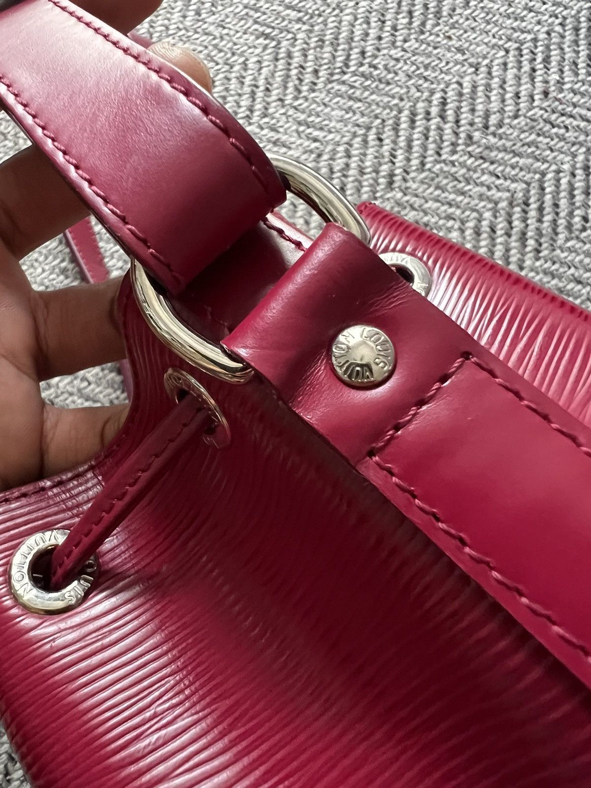 Louis Vuitton Louis Vuitton Fuchsia Epi Leather Noe BB Bag Size ONE SIZE - 9 Thumbnail