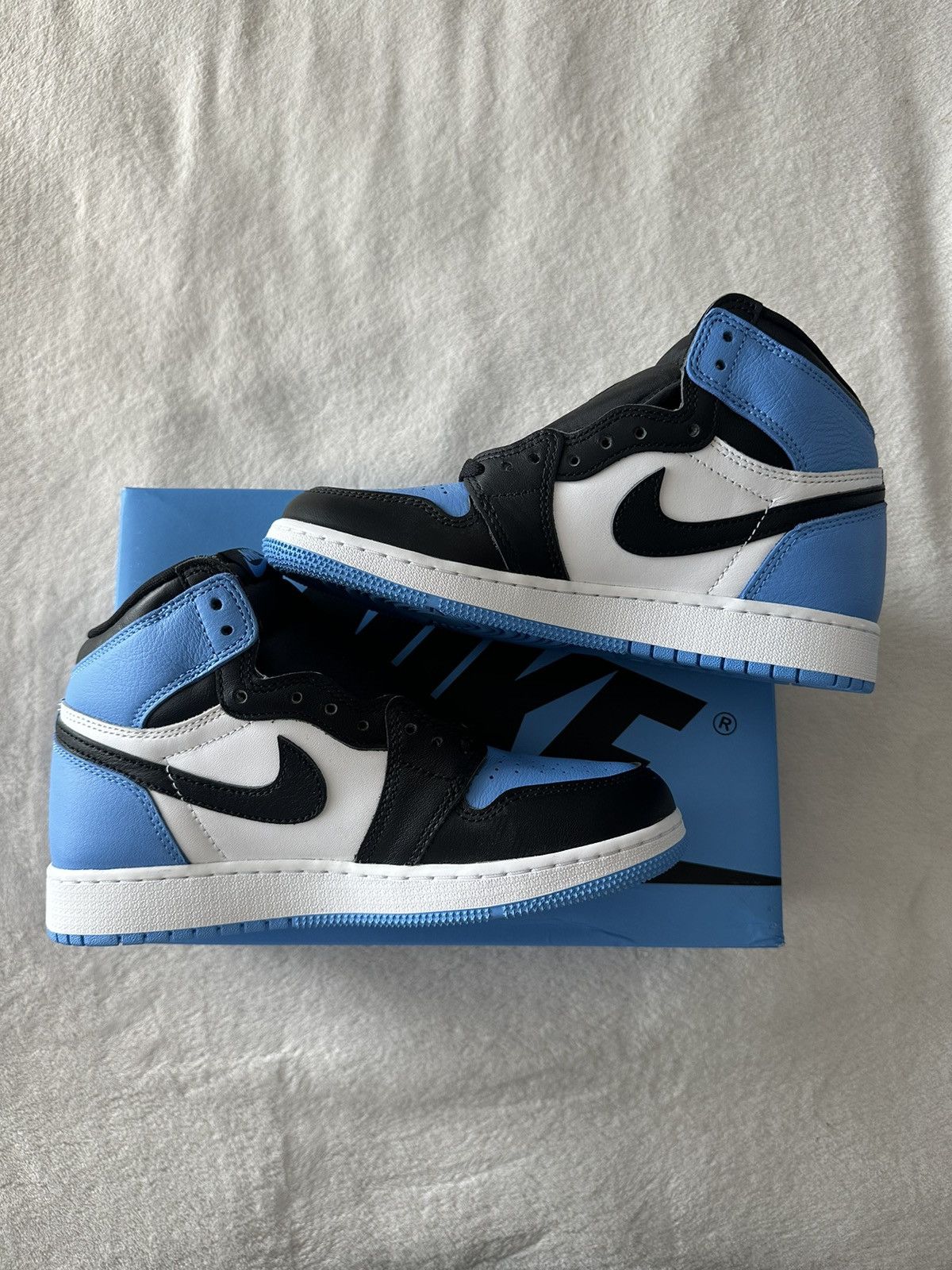 Jordan Brand × Nike Jordan 1 Retro “UNC Toes” High Top Size US 5.5 / EU 38 - 5 Thumbnail