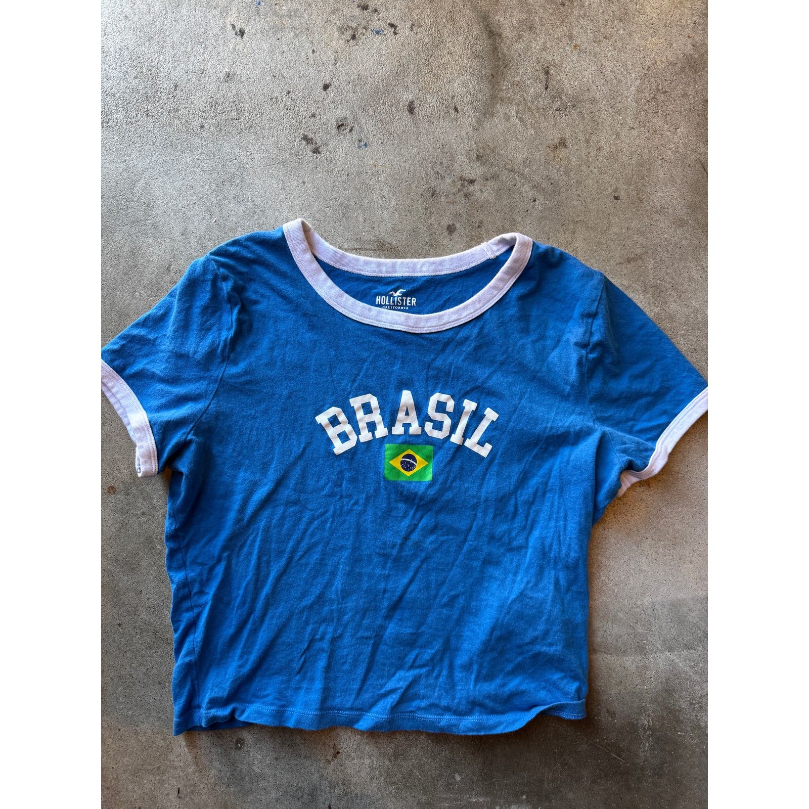 Hollister Brazil Blue Graphic Crop Top (L) Size L / US 10 / IT 46 - 1 Thumbnail