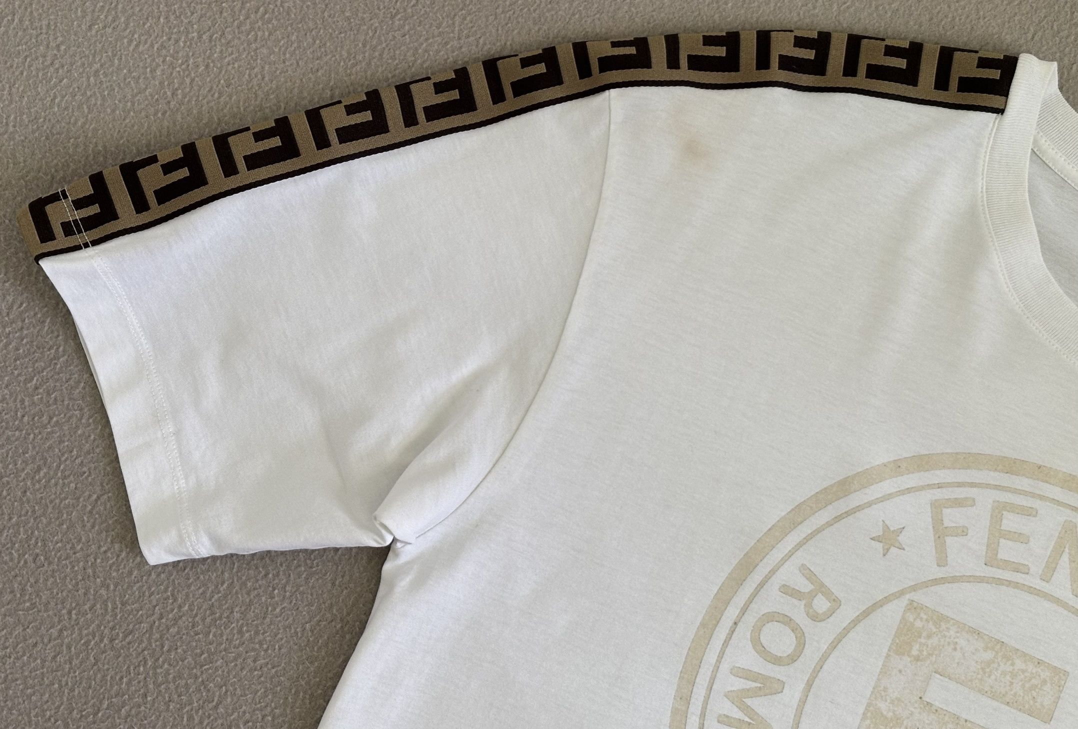 Fendi T-shirt Fendi Monogram Medium Size US M / EU 48-50 / 2 - 9 Thumbnail