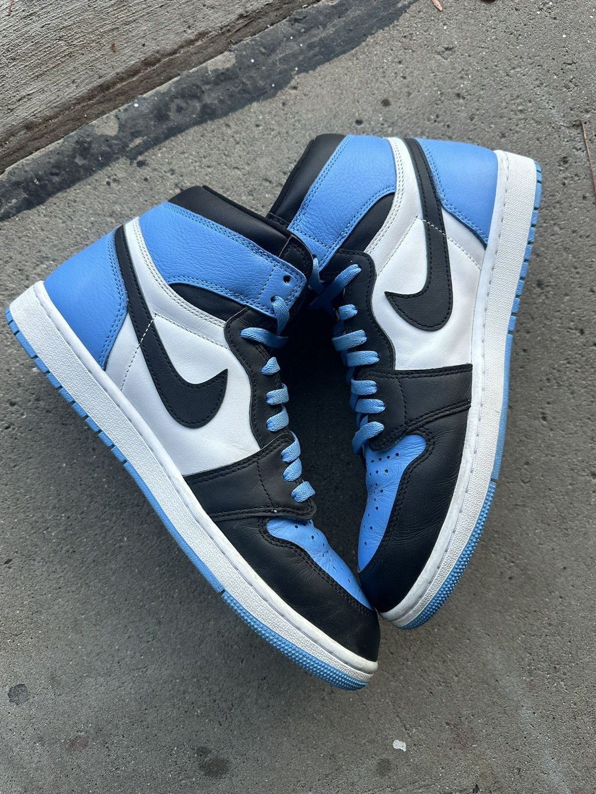 Jordan Brand Nike Air Jordan 1 Retro High OG UNC Toe size 11.5 Size US 11.5 / EU 44-45 - 2 Thumbnail