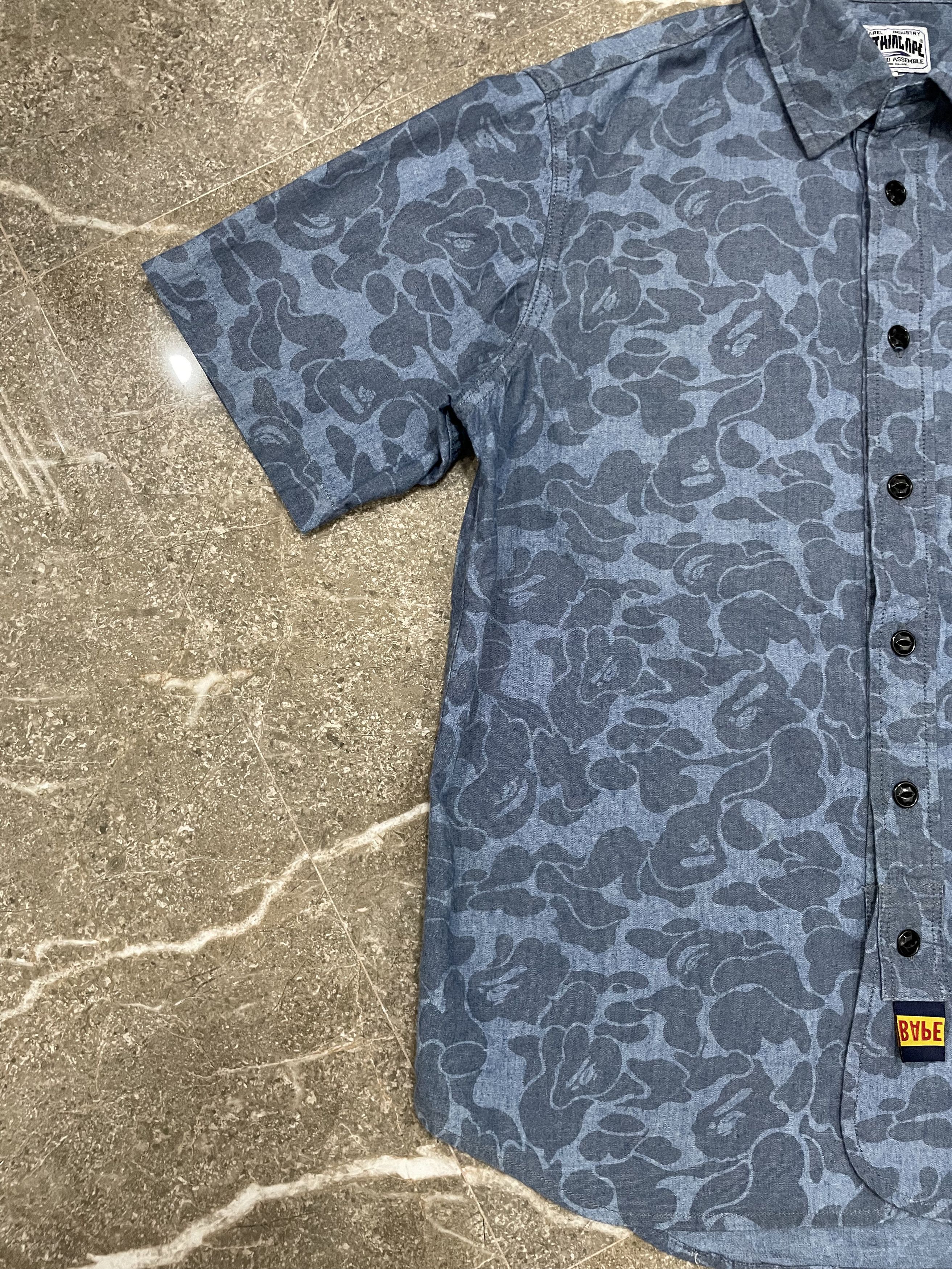 Bape Solid Camo Chambray Button Up S/S Shirt Size US M / EU 48-50 / 2 - 4 Thumbnail
