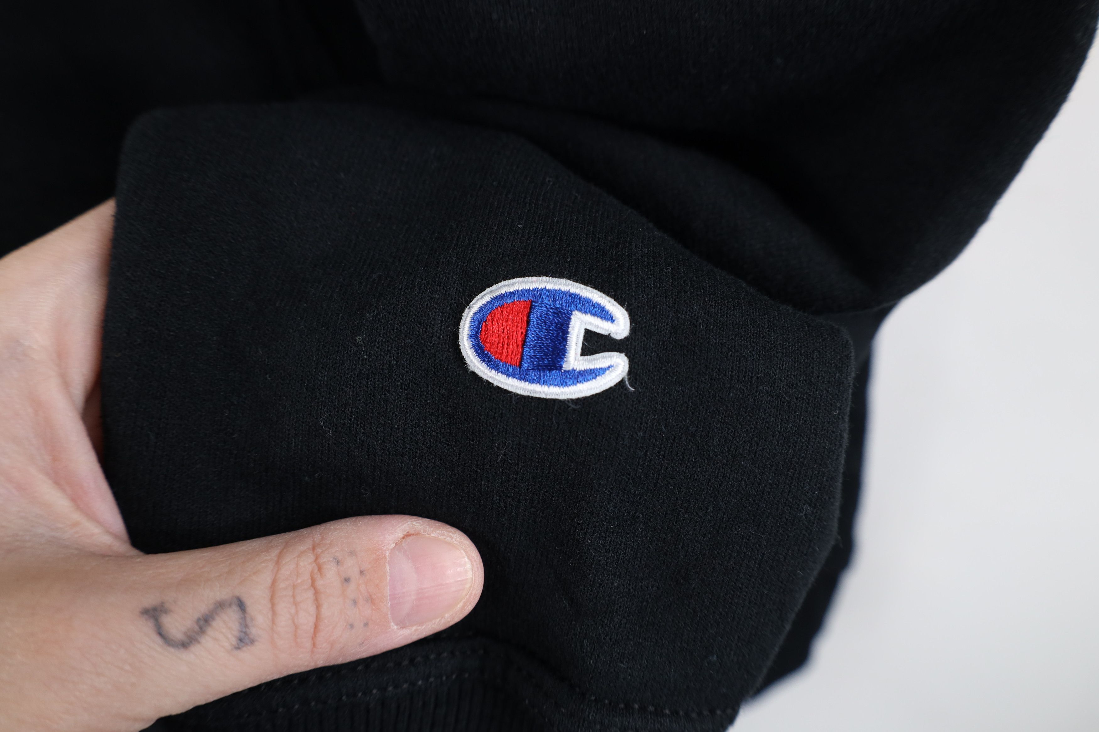 Champion Vintage Y2K Champion Monochrome Crewneck Sweatshirt Black Size US M / EU 48-50 / 2 - 5 Thumbnail