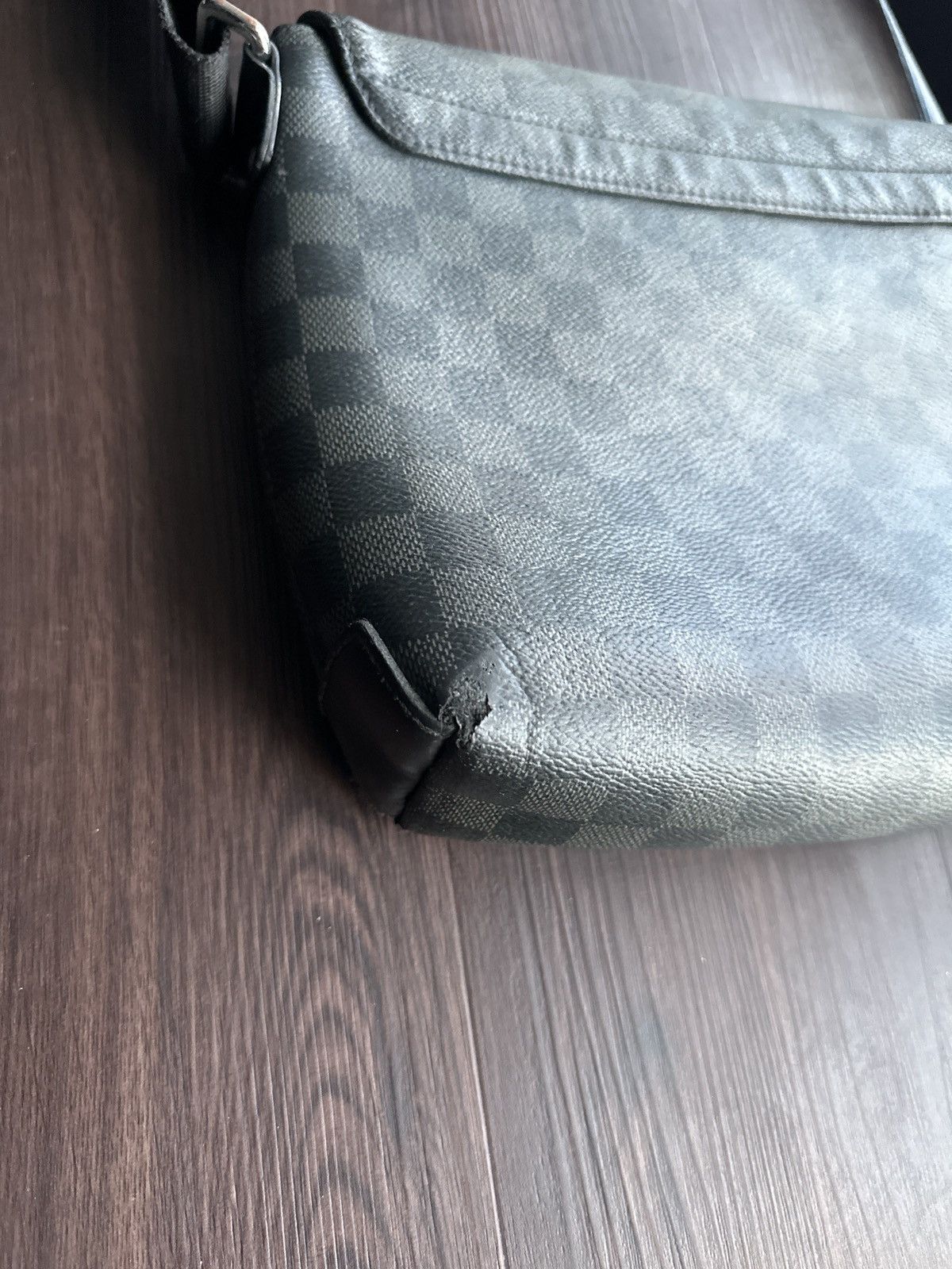 Louis Vuitton Louis Vuitton Damier Graphite Black Messenger Bag Size ONE SIZE - 8 Thumbnail