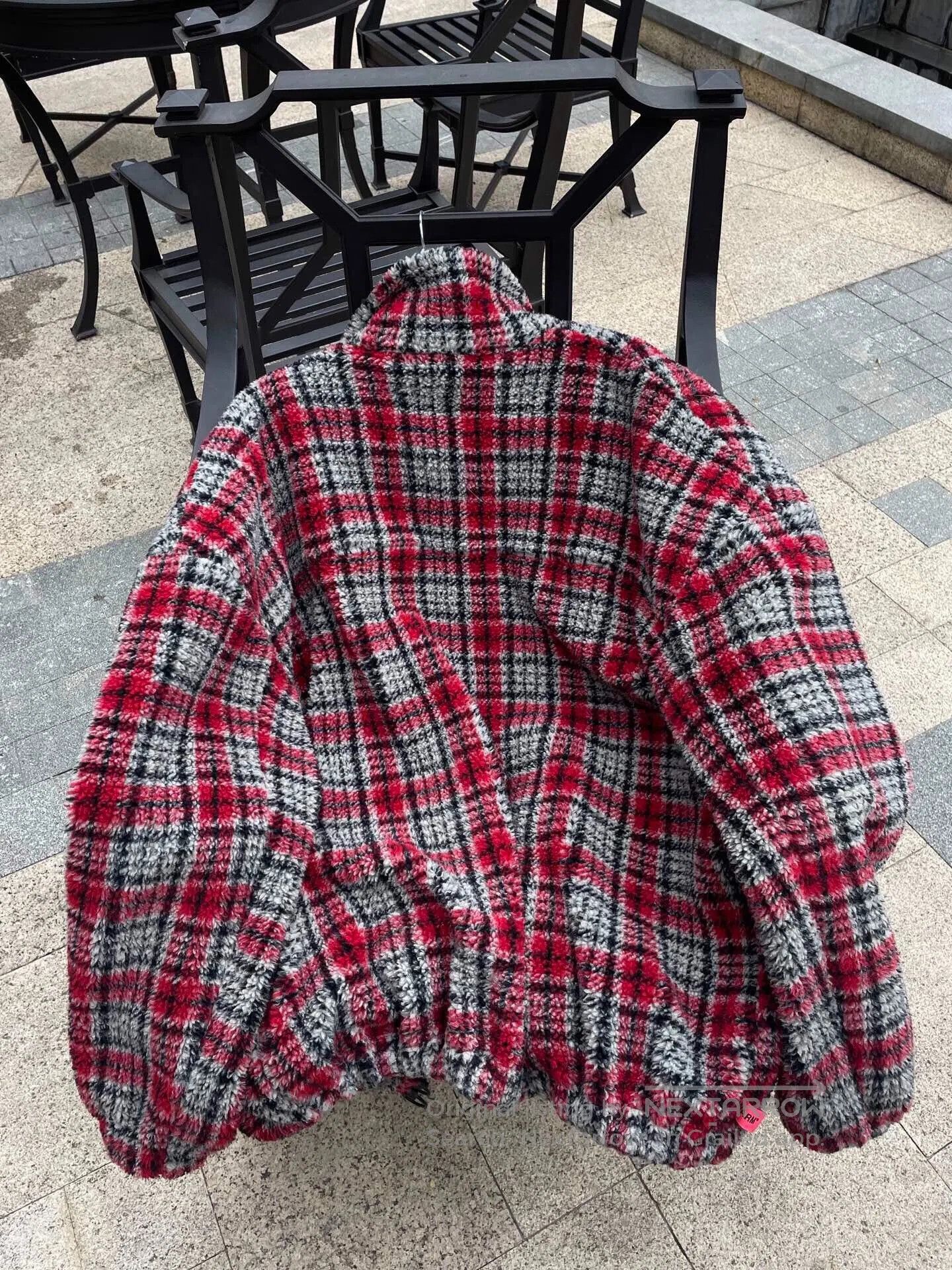 Off-White Off White Lamb Fleece Coat for Sale. Size XS / US 0-2 / IT 36-38 - 2 Thumbnail
