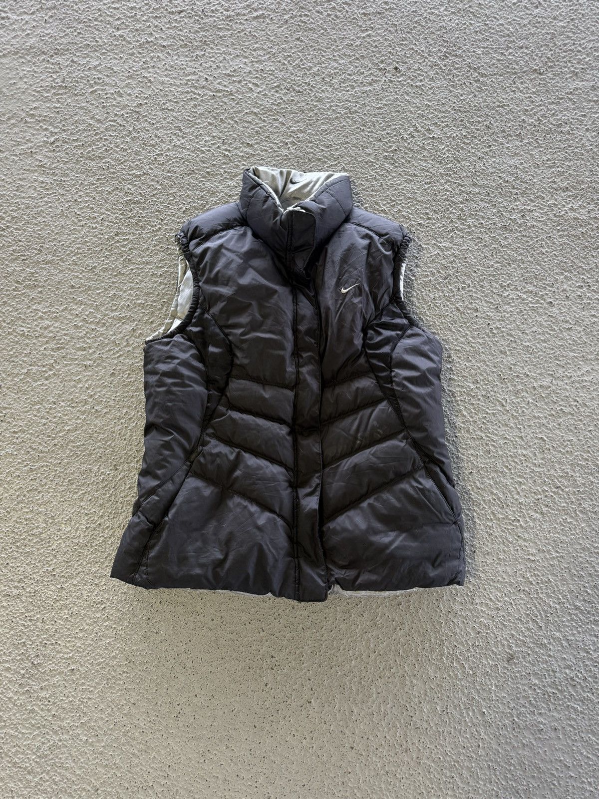 Nike VINTAGE 2000s NIKE PUFFER VEST REVERSIBLE BLACK & SILVER Size US M / EU 48-50 / 2 - 1 Thumbnail