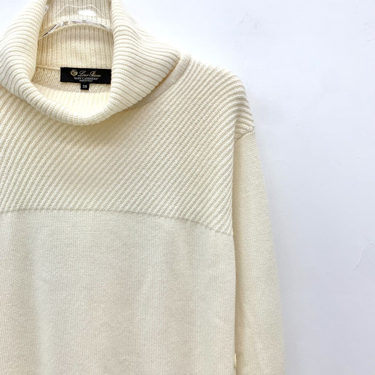 Loro Piana Loro Piana Beige Cashmere Long Sleeve Knit Sweater K26WX Size M / US 6-8 / IT 42-44 - 3 Thumbnail