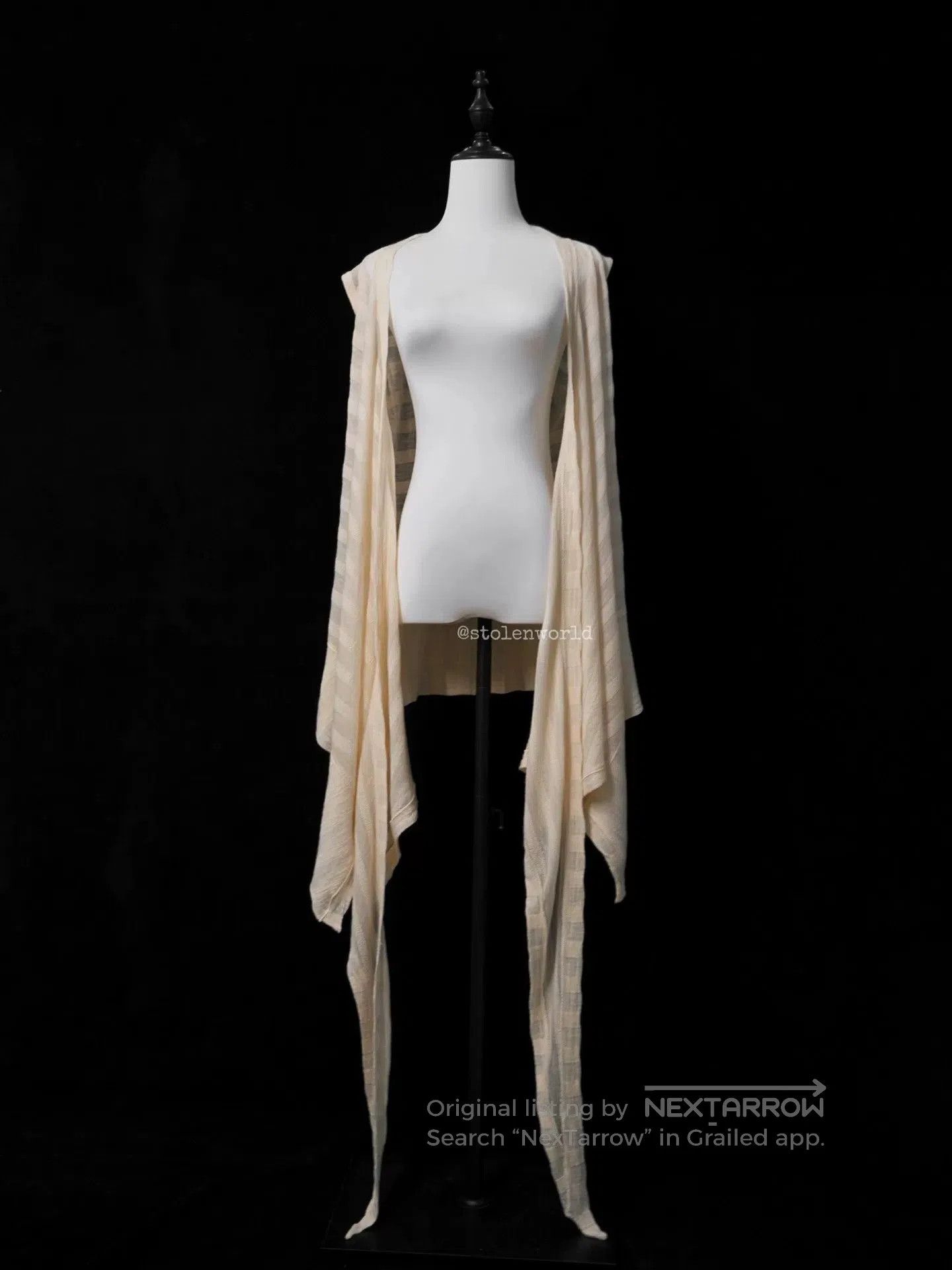 Y's versatile soft wool knitted vest. Size S / US 4 / IT 40 - 2 Thumbnail