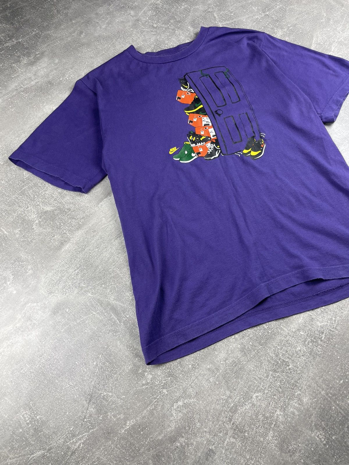 Nike × Vintage Nike Vintage 90s Rare Big Logo Sneakers Print T-Shirt Size US S / EU 44-46 / 1 - 2 Thumbnail