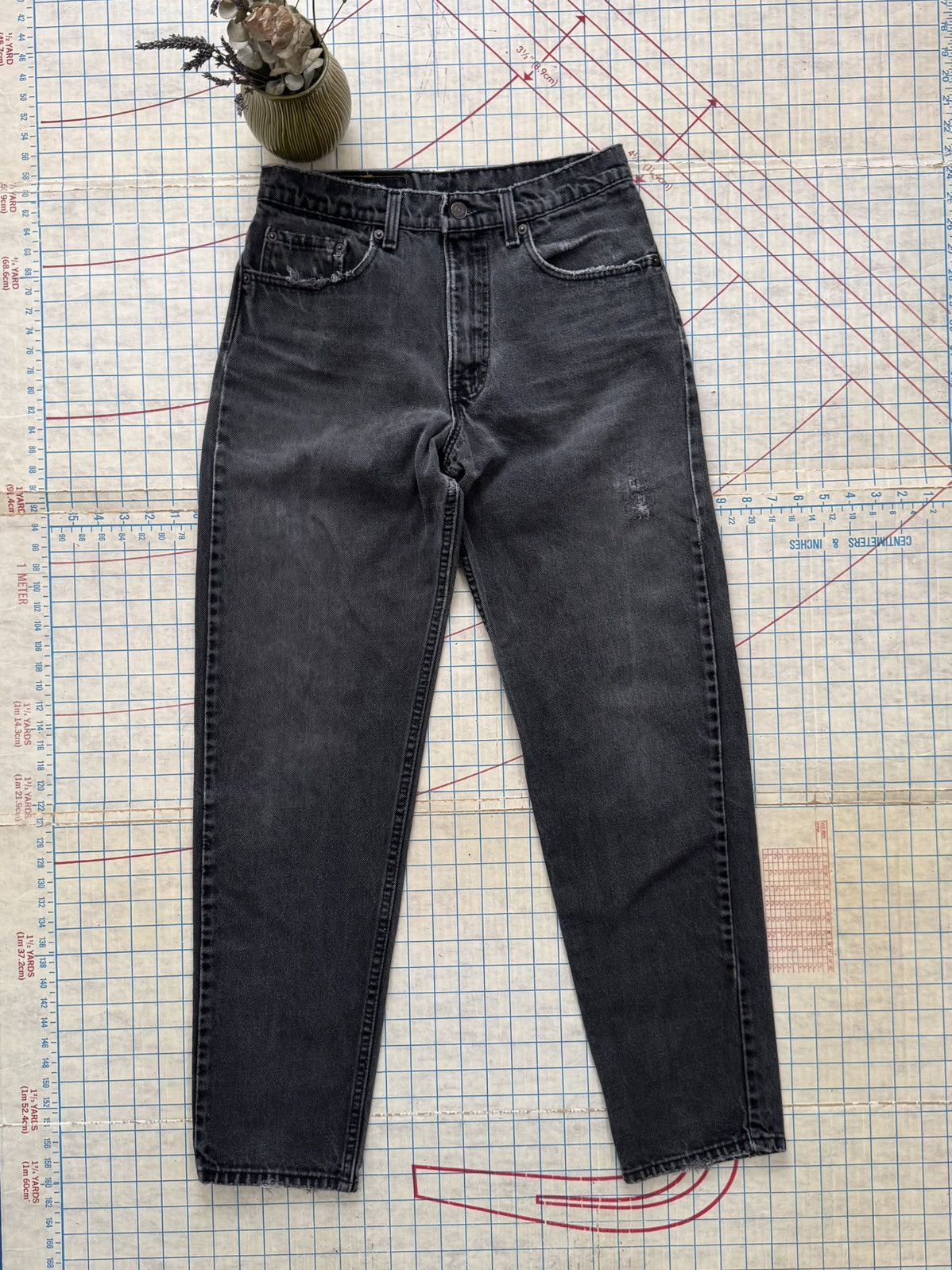 Levi's × Vintage Vintage 90’s Levi’s 550 Relaxed Fit Tapered Leg Faded Black Size US 30 / EU 46 - 2 Thumbnail